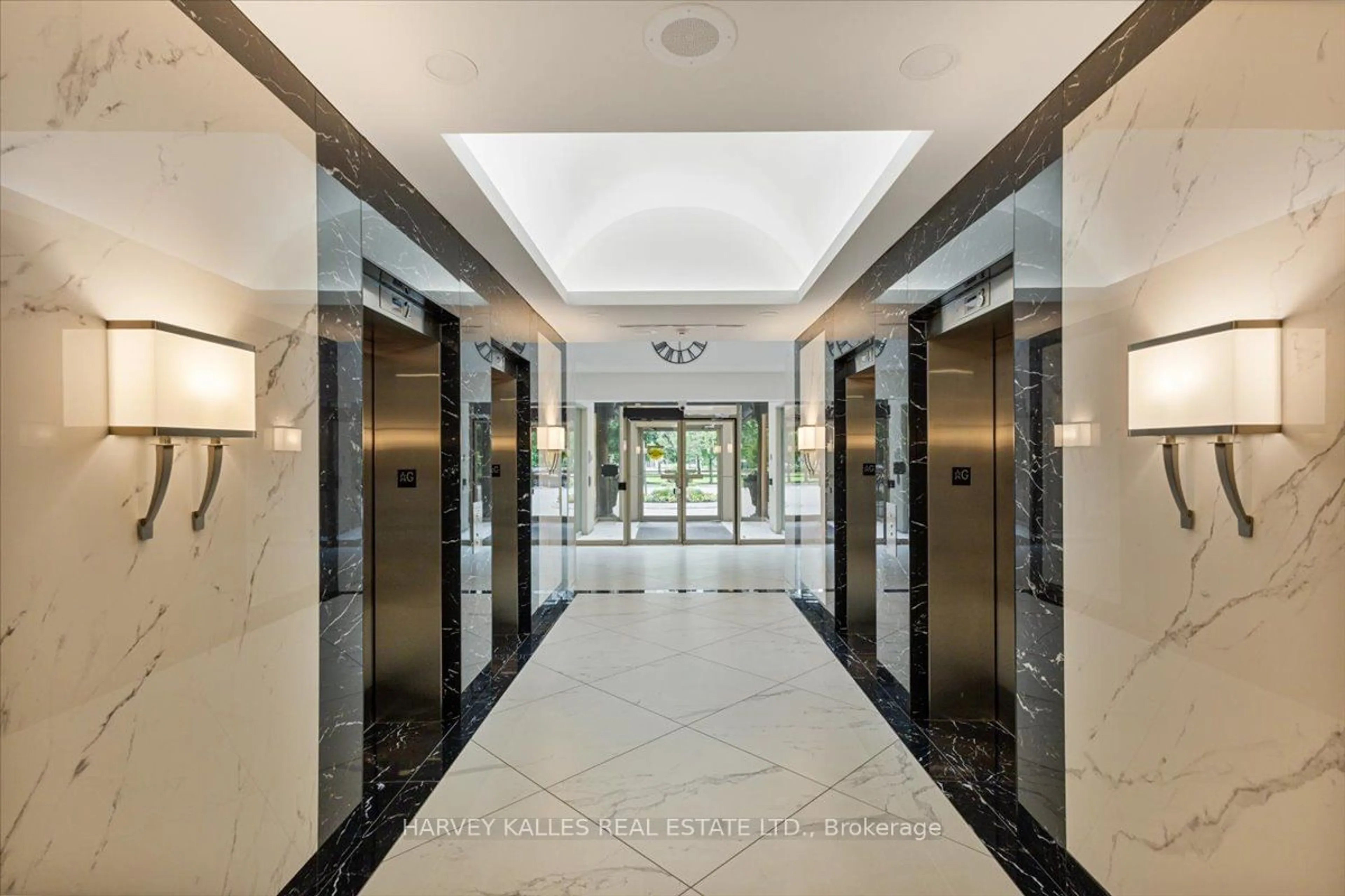 Indoor foyer, ceramic floors for 45 Kingsbridge Garden Circ #404, Mississauga Ontario L5R 3K4