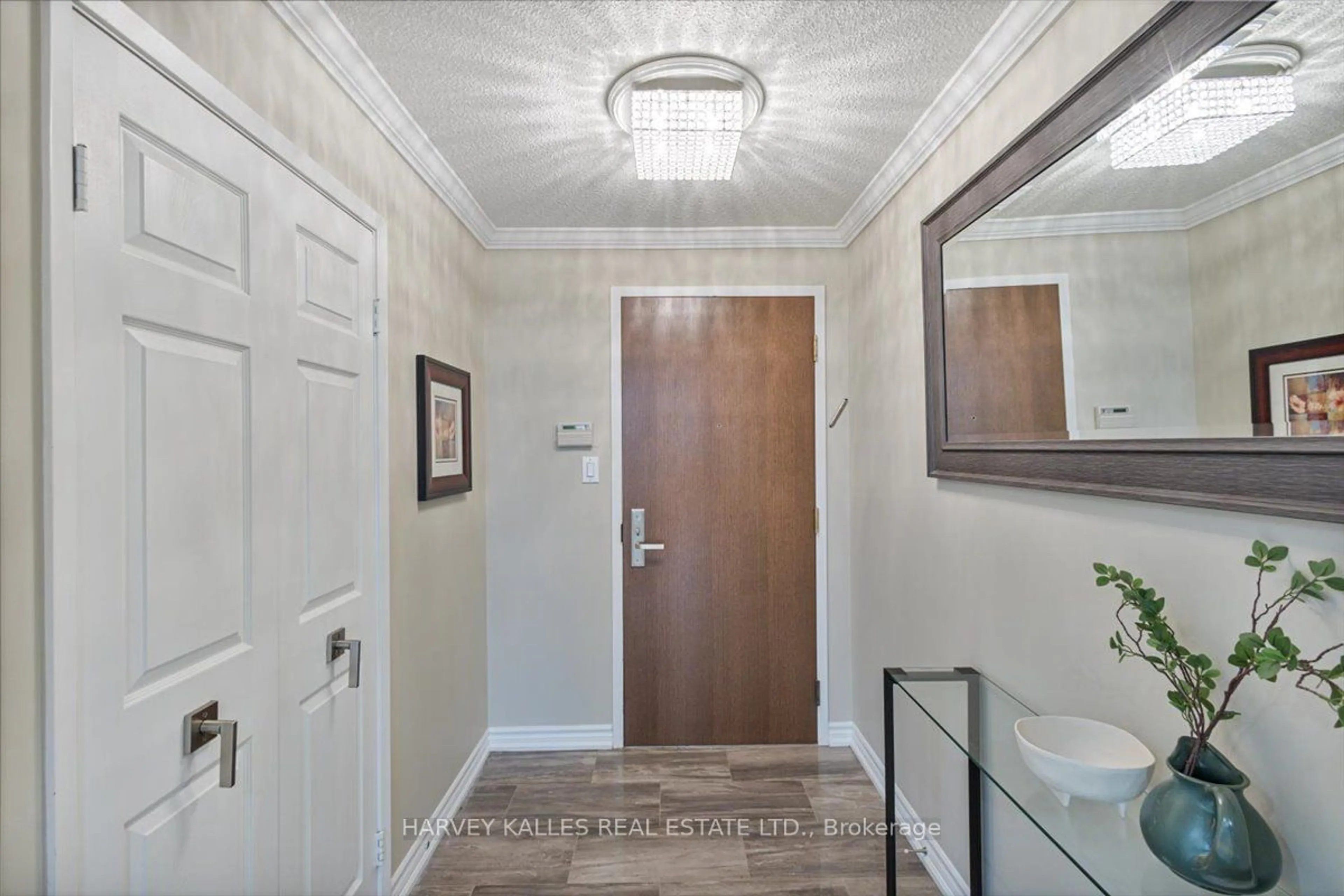 Indoor entryway, wood floors for 45 Kingsbridge Garden Circ #404, Mississauga Ontario L5R 3K4