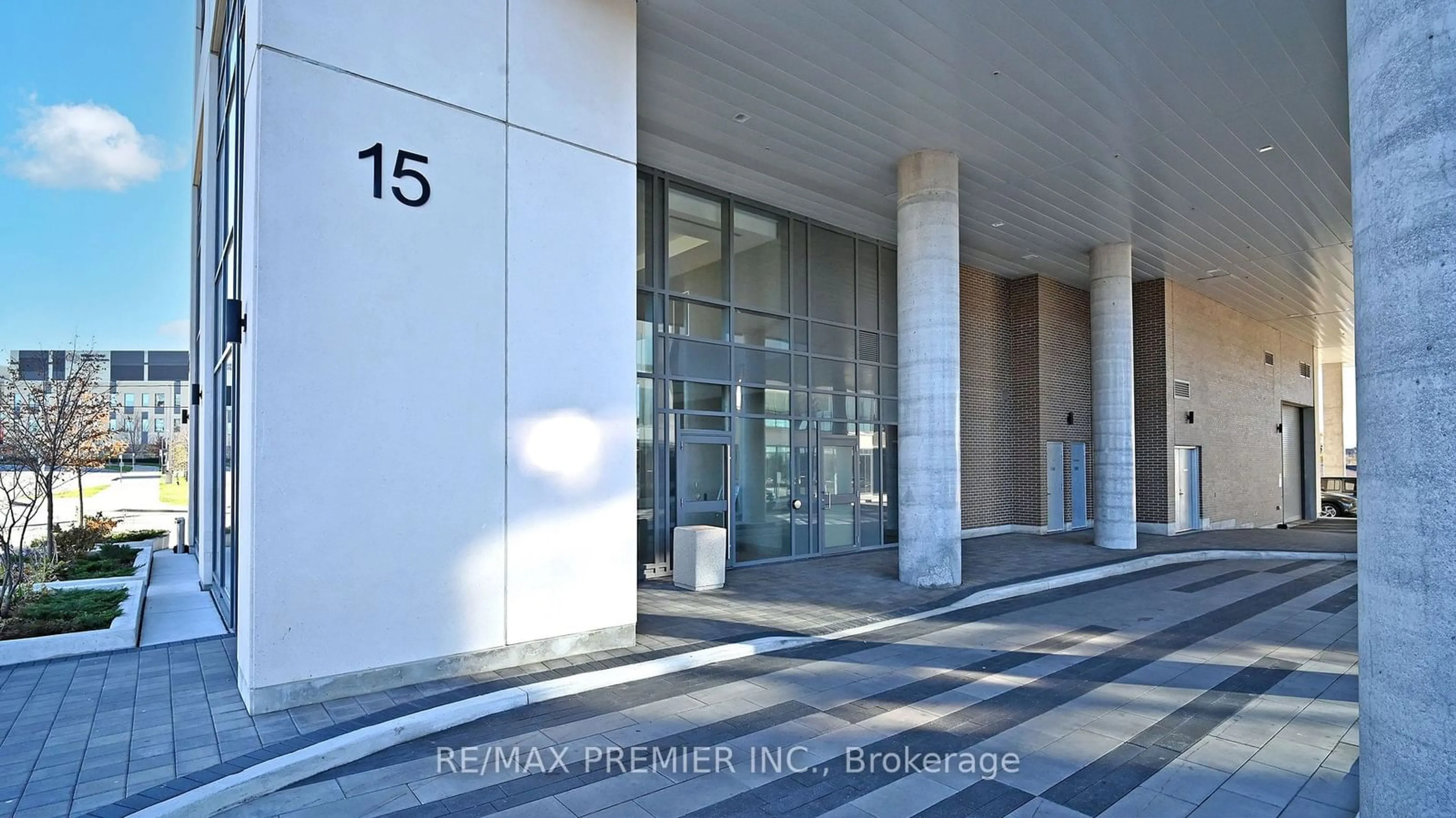 Indoor foyer, cement floor for 15 Lynch St #808, Brampton Ontario L6W 0C7