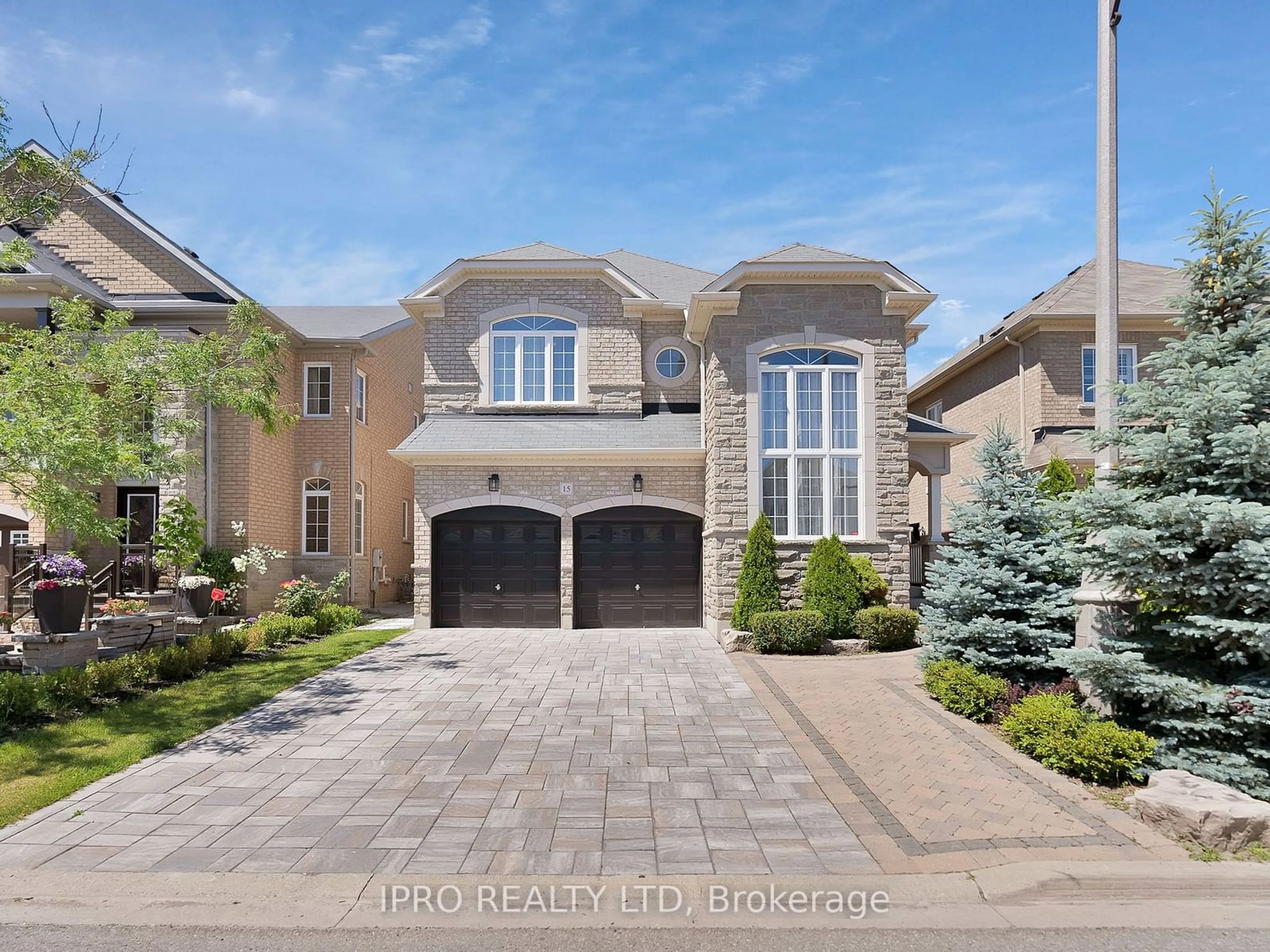 Frontside or backside of a home, the street view for 15 Oakhaven Rd, Brampton Ontario L6P 2Y3