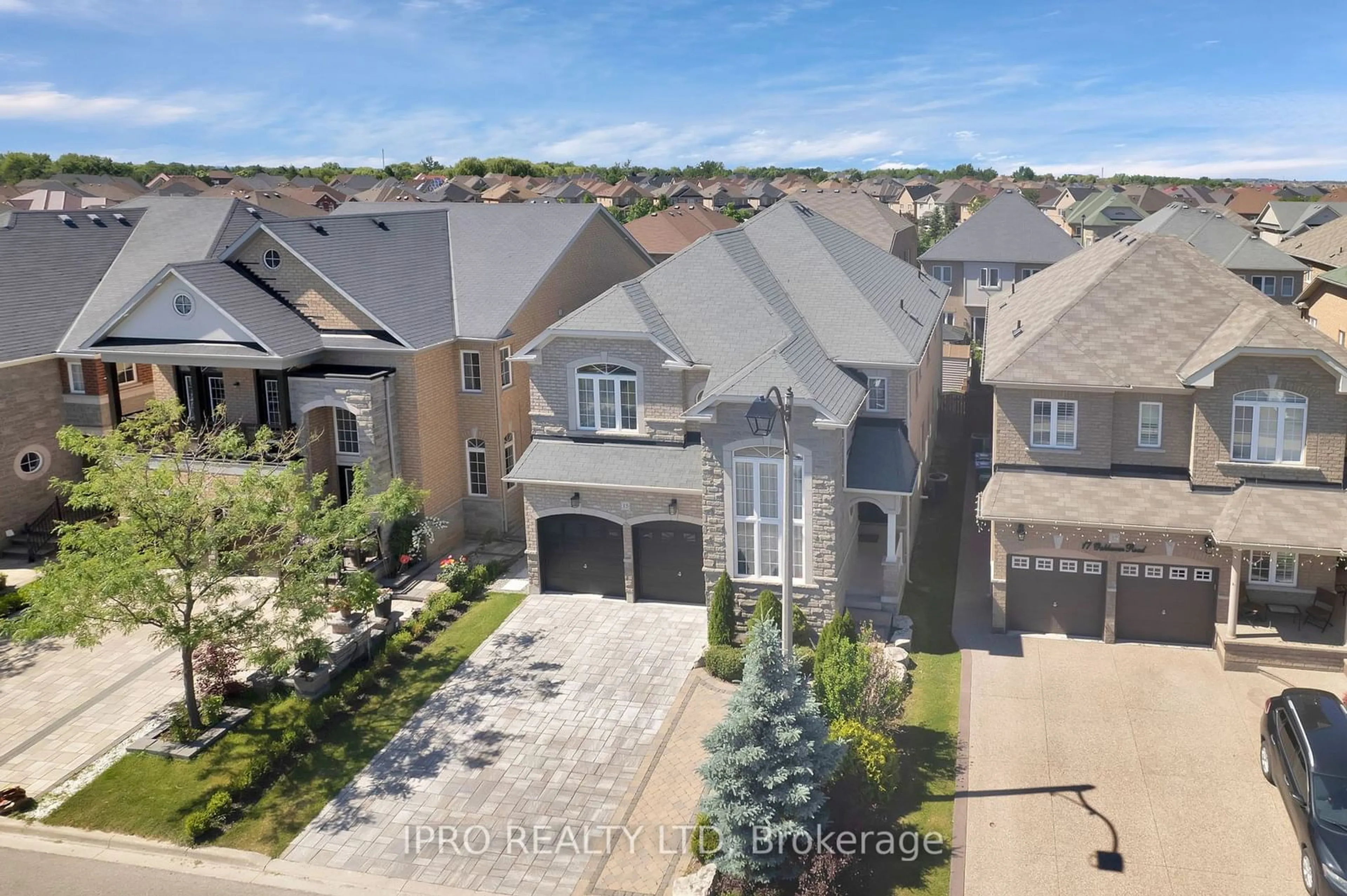 Frontside or backside of a home, the street view for 15 Oakhaven Rd, Brampton Ontario L6P 2Y3