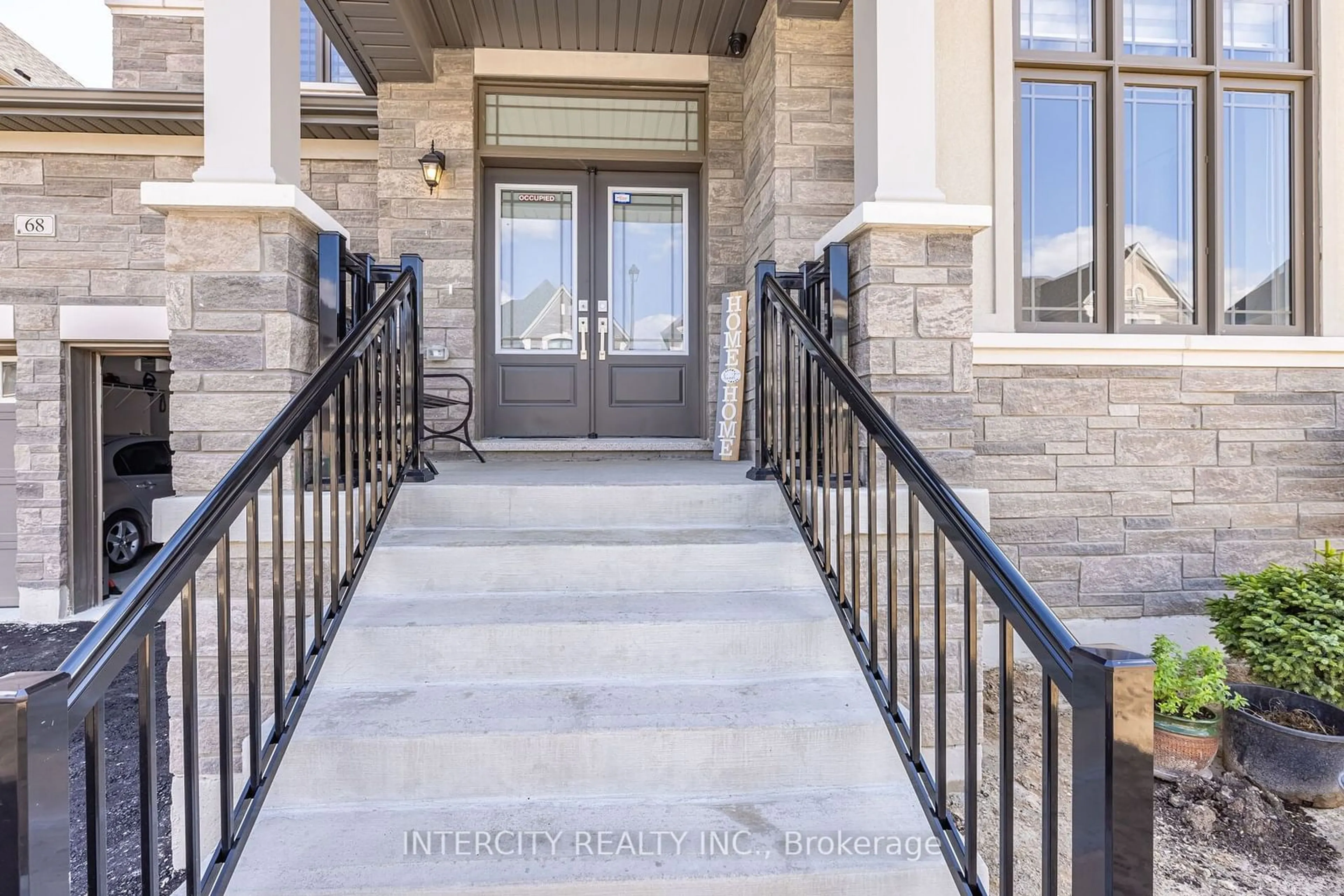 Indoor entryway, cement floor for 68 Raspberry Ridge Ave, Caledon Ontario L7C 0H1