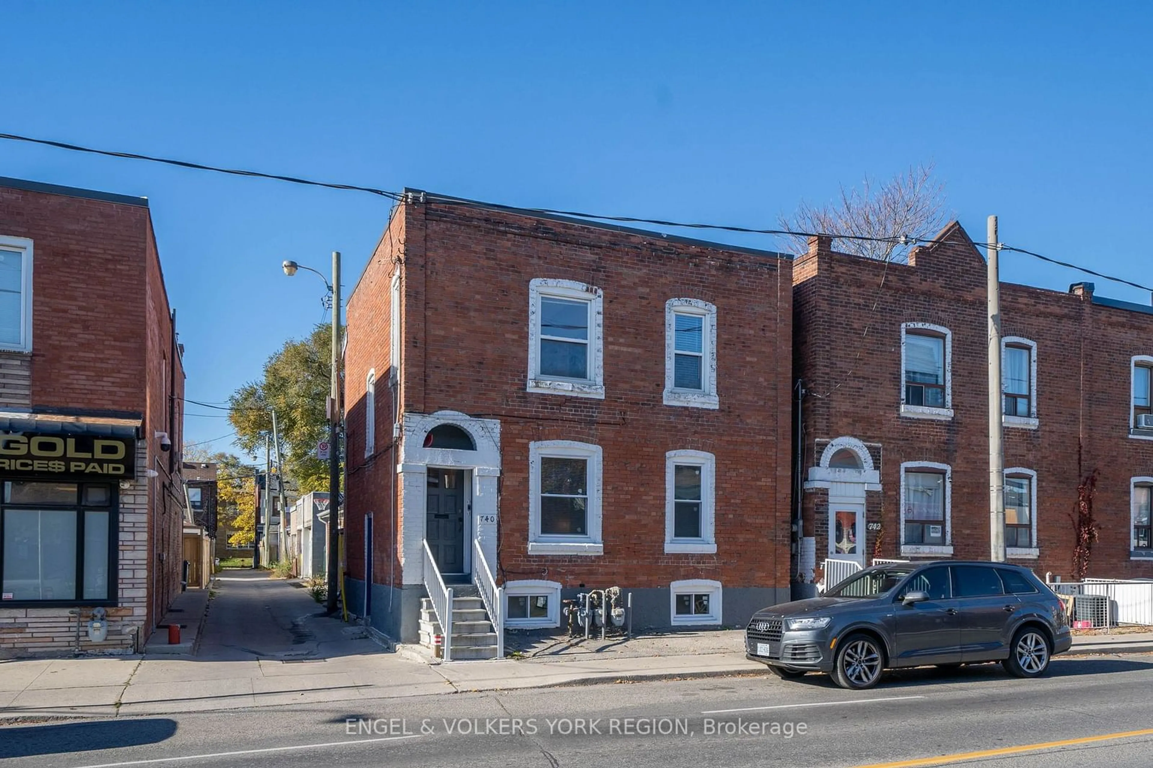 A pic from exterior of the house or condo, the front or back of building for 740 Lansdowne Ave, Toronto Ontario M6H 3Y8