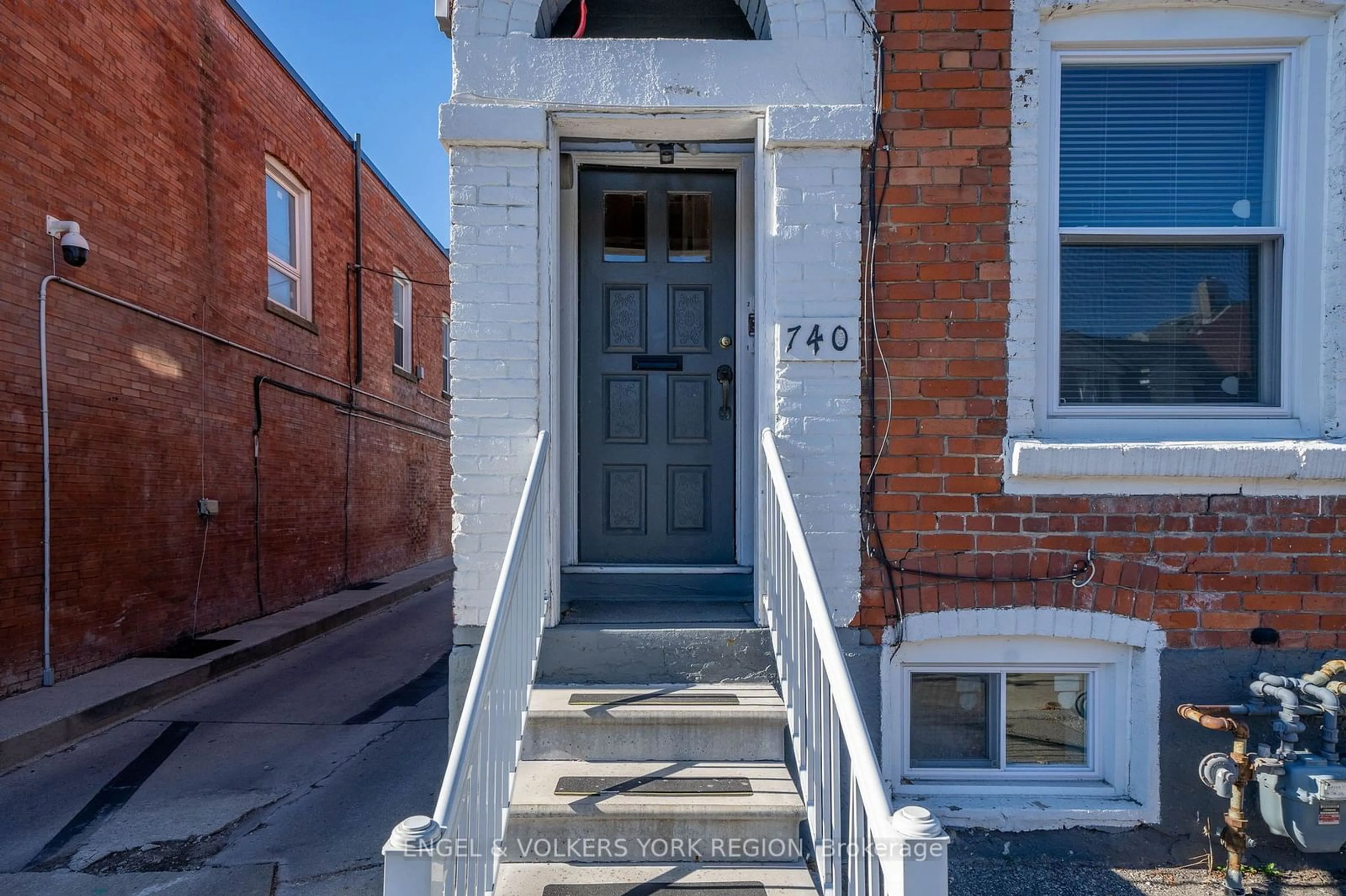 A pic from exterior of the house or condo, the front or back of building for 740 Lansdowne Ave, Toronto Ontario M6H 3Y8