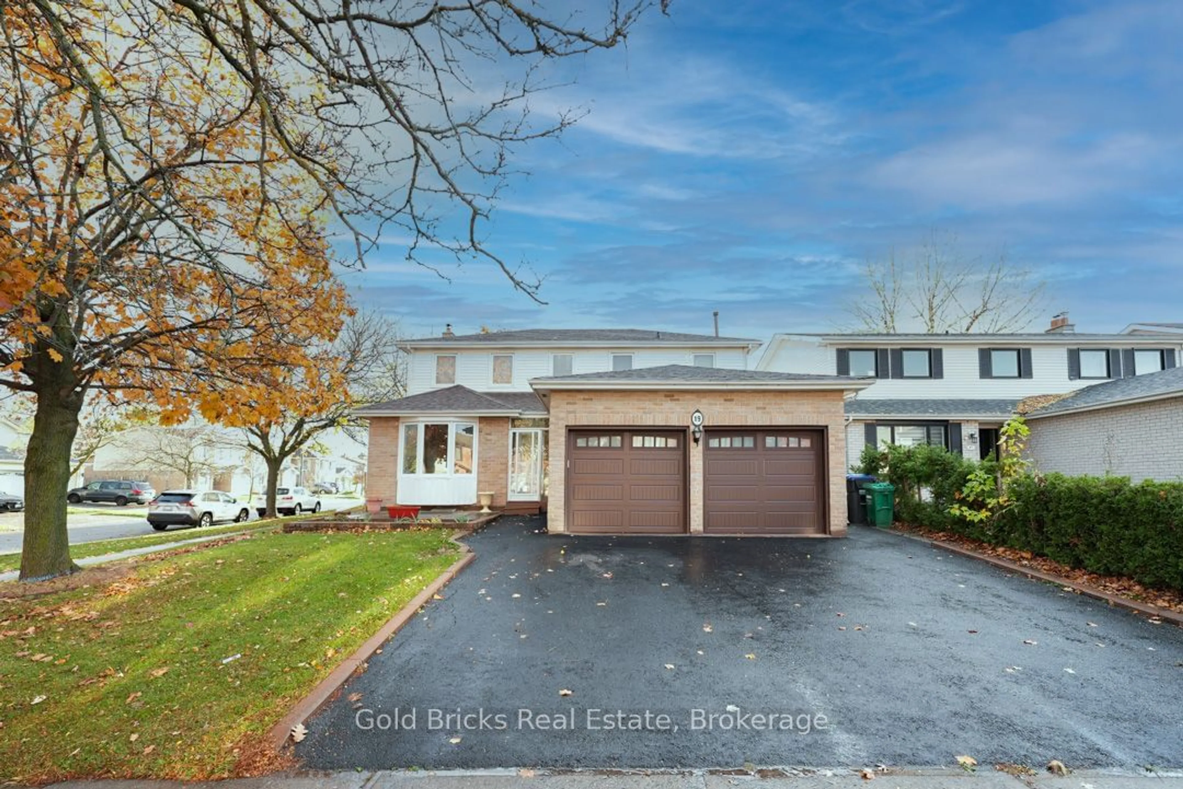 A pic from exterior of the house or condo, the street view for 19 Mikado Cres, Brampton Ontario L6S 3R3