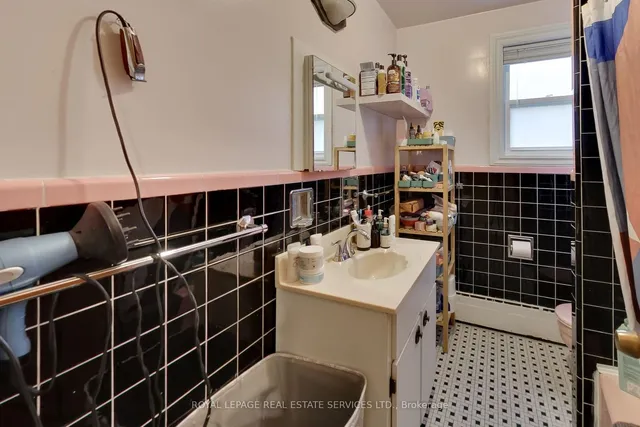 Additional property image - 118 High Park Ave