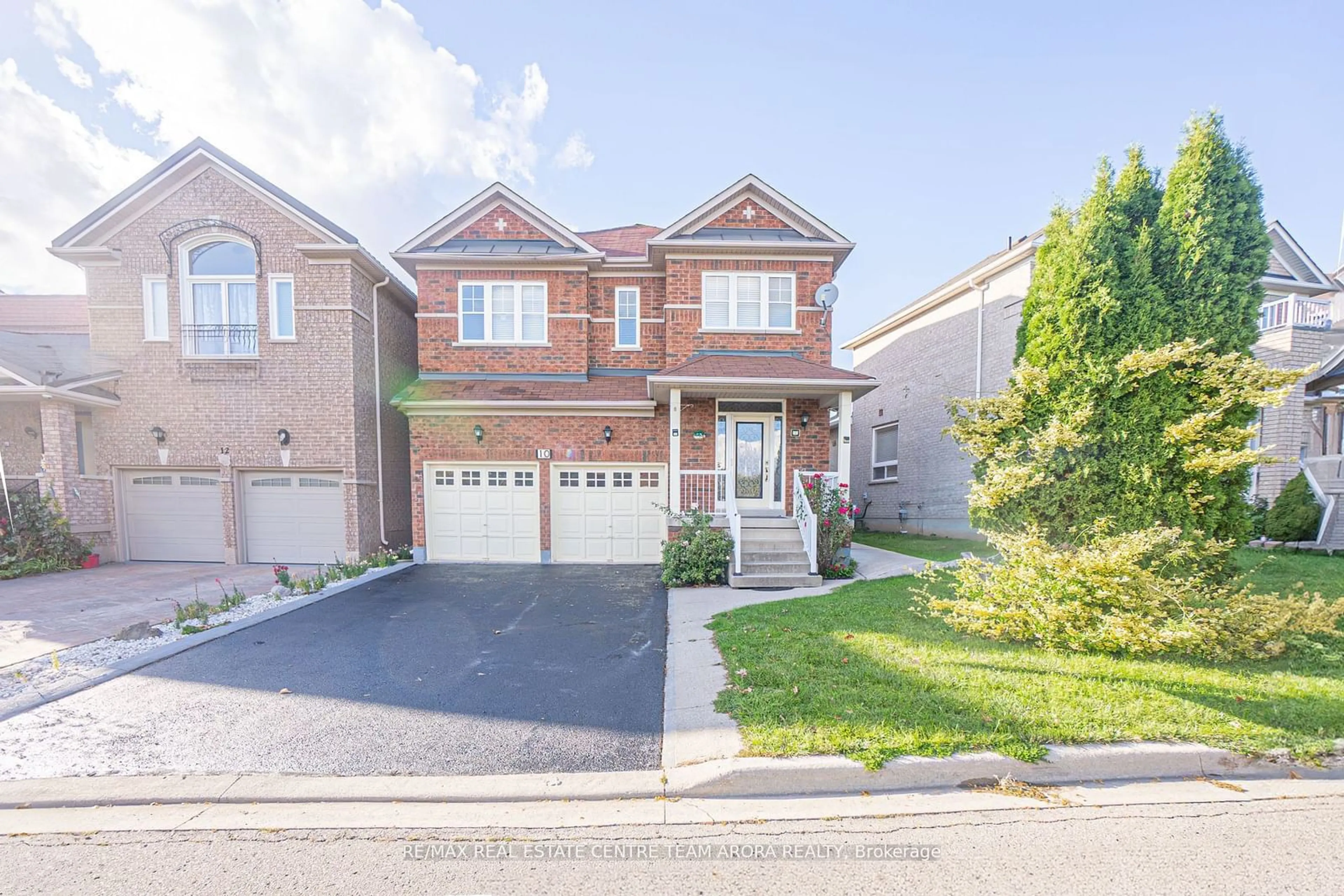 Frontside or backside of a home, the street view for 10 Pergola Way, Brampton Ontario L6Y 5M6