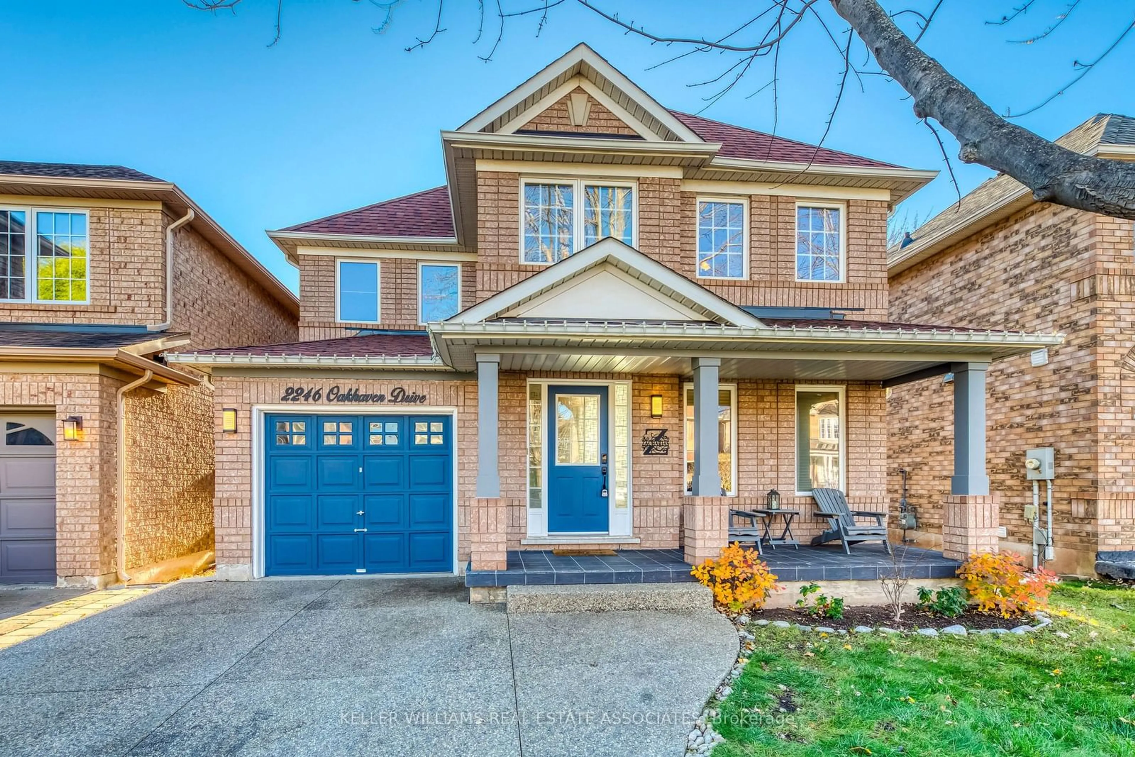 Home with brick exterior material for 2246 Oakhaven Dr, Oakville Ontario L6M 3X9