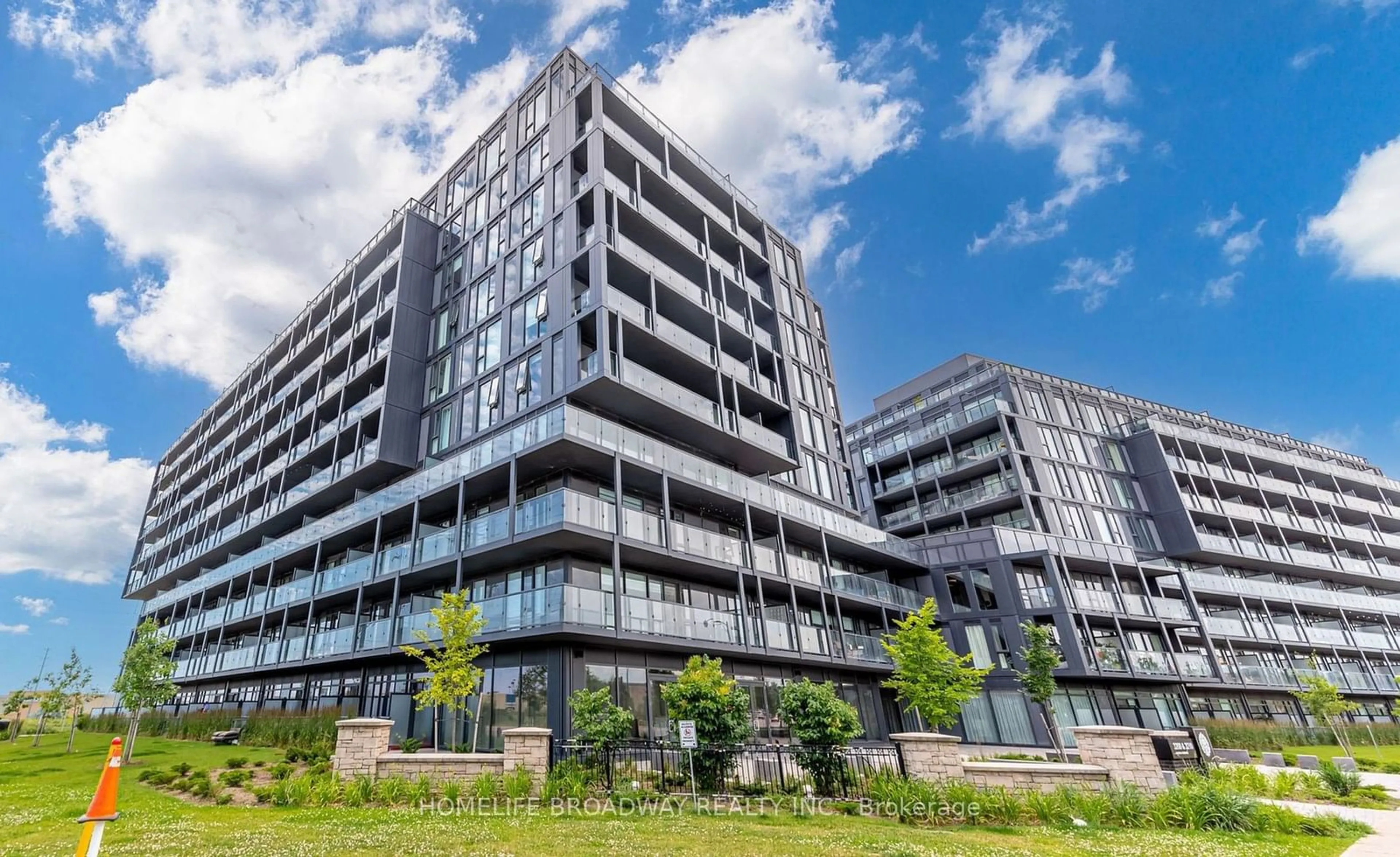 A pic from exterior of the house or condo, the front or back of building for 3200 DAKOTA COMMON Rd #b610, Burlington Ontario L7M 0H4