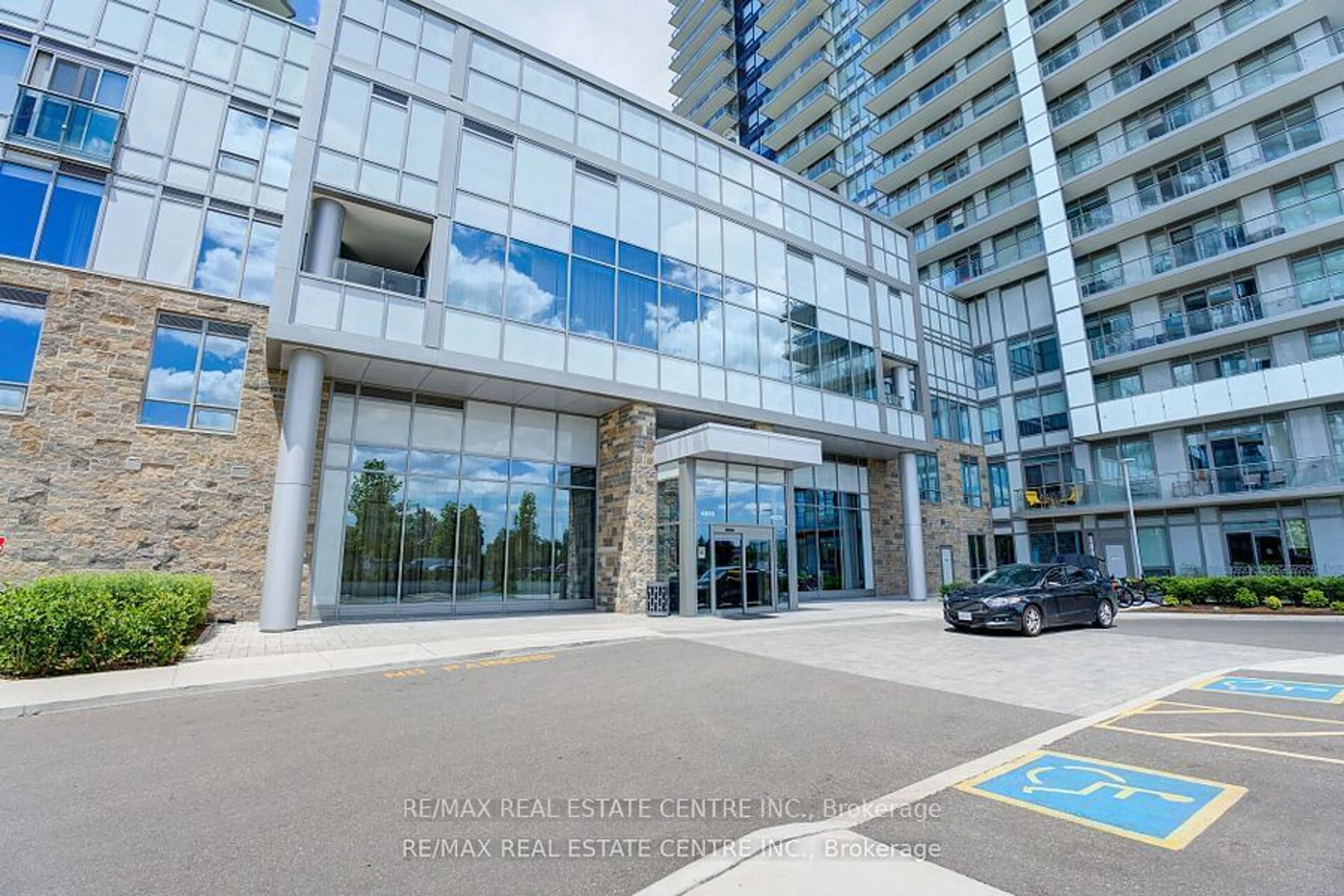 A pic from exterior of the house or condo, the front or back of building for 4655 Metcalfe Ave #310, Mississauga Ontario L5M 0Z7