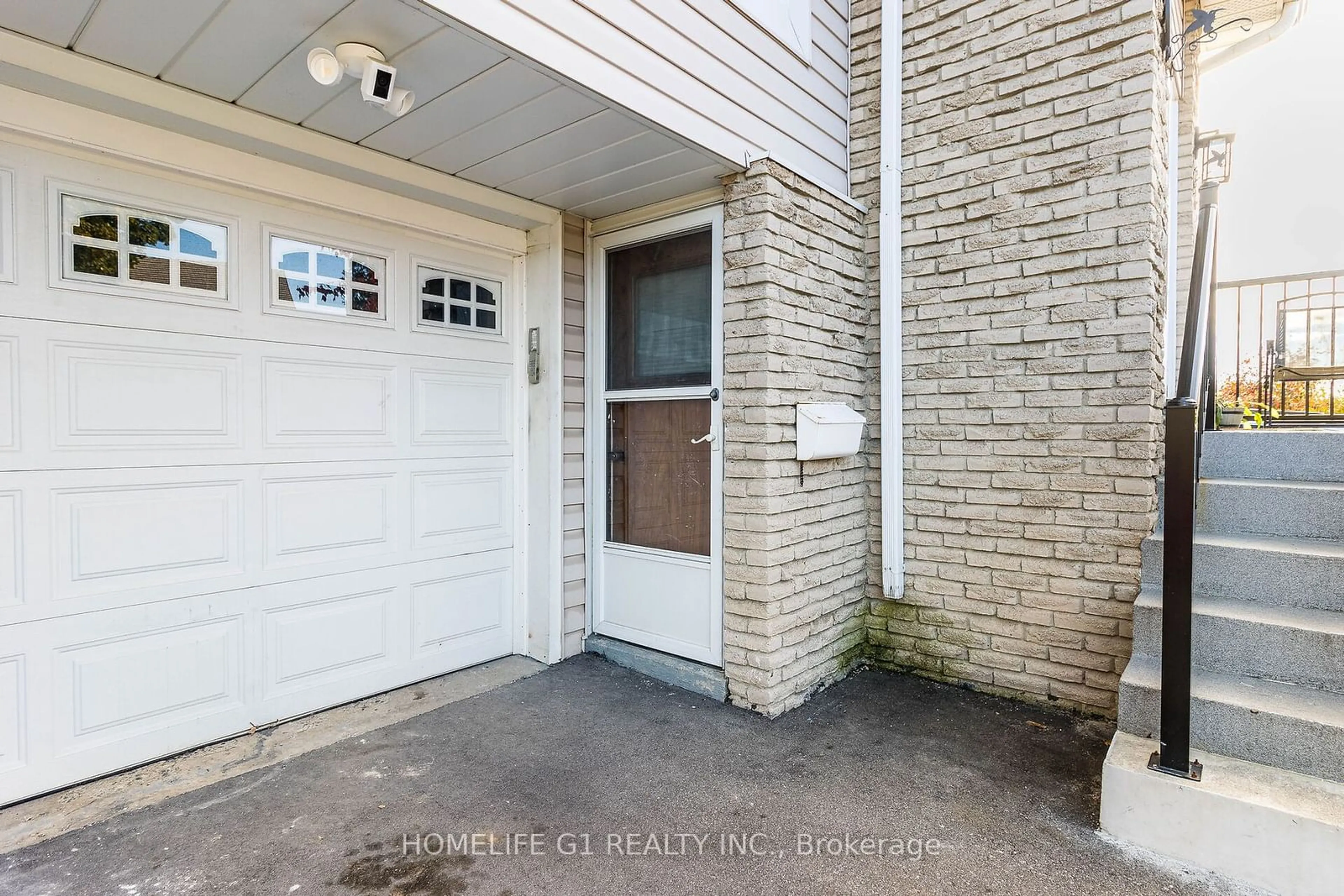 A pic from exterior of the house or condo, the street view for 86 Primrose Cres, Brampton Ontario L6Z 1E3