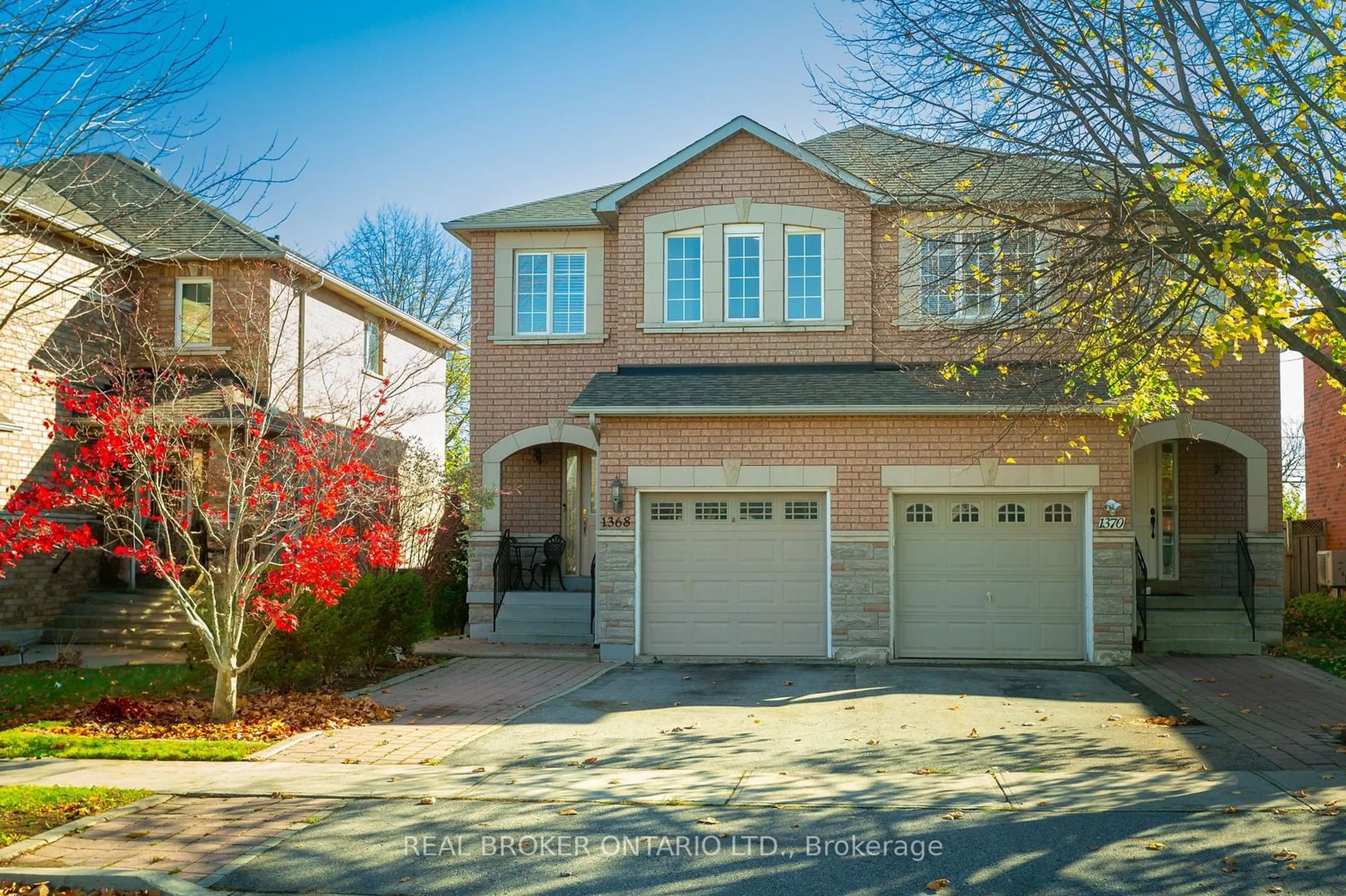 Frontside or backside of a home, the street view for 1368 Brookstar Dr, Oakville Ontario L6M 3W2