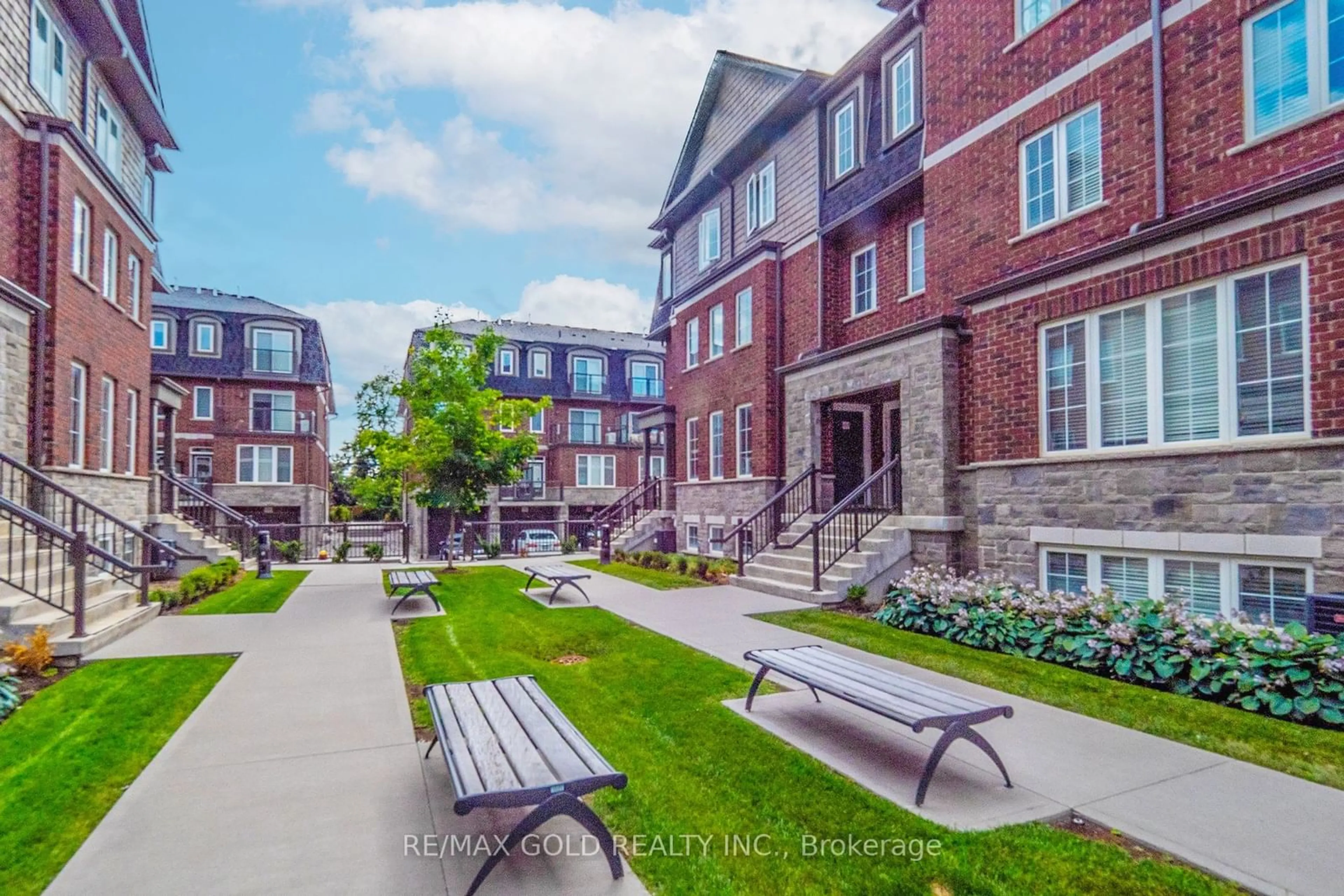 A pic from exterior of the house or condo, the street view for 445 Ontario St #109, Milton Ontario L9T 9K3