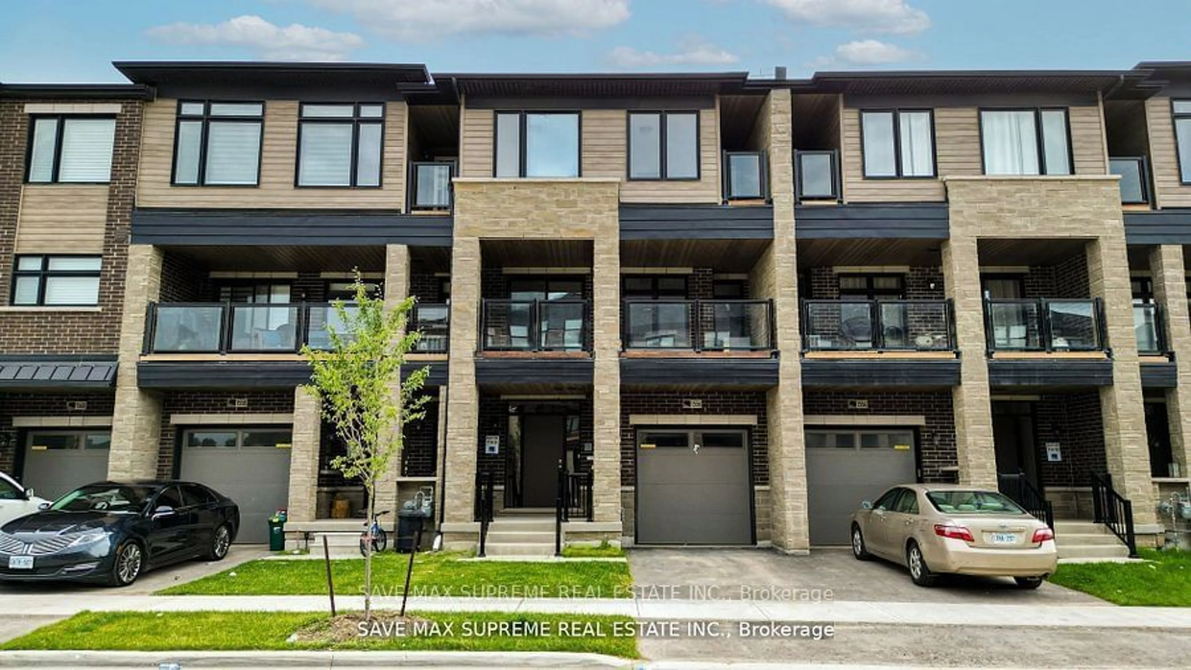 A pic from exterior of the house or condo, the front or back of building for 1556 Hilson Hts, Milton Ontario L9E 1V5