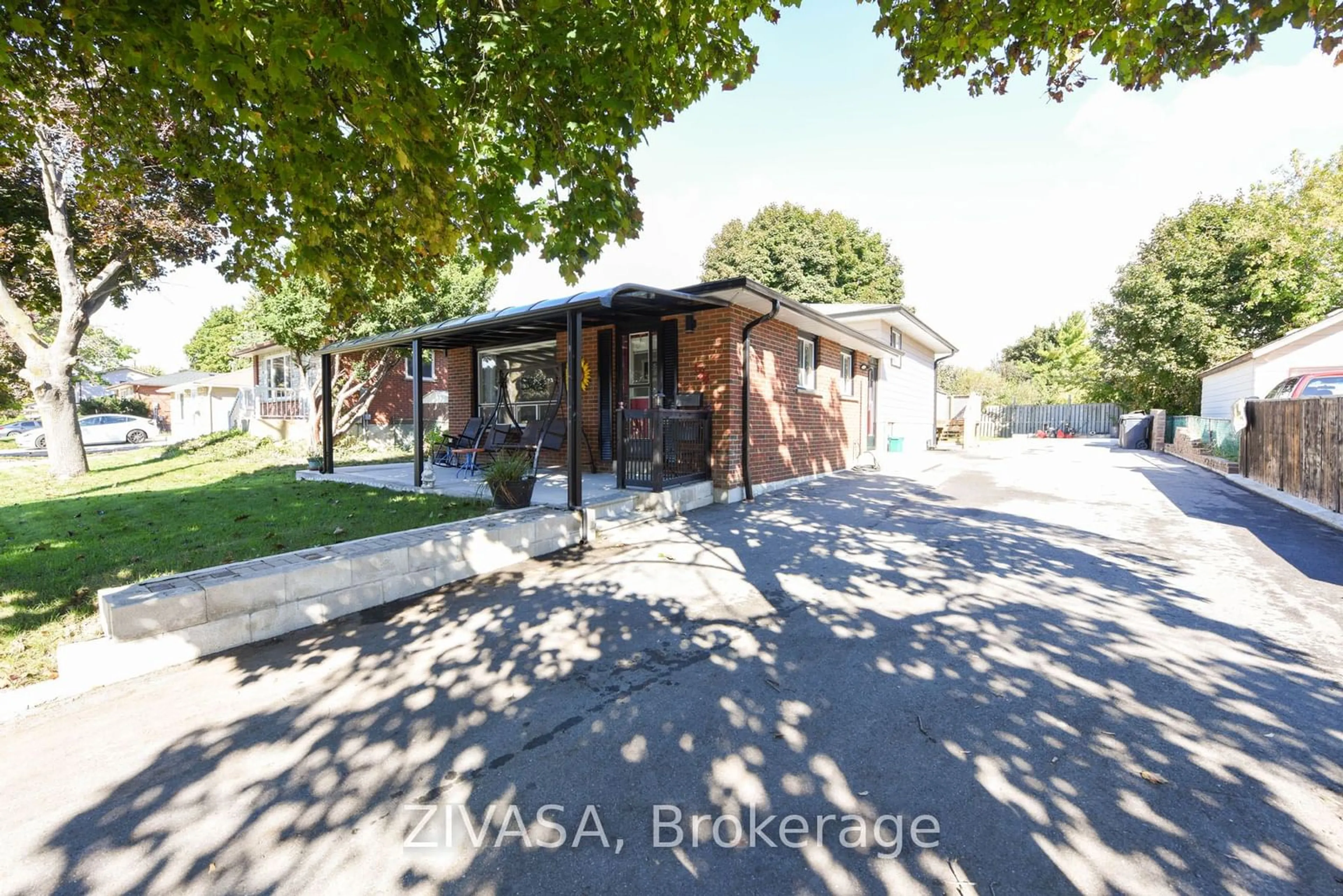 Frontside or backside of a home, the street view for 124 Rutherford Rd, Brampton Ontario L6V 2J5