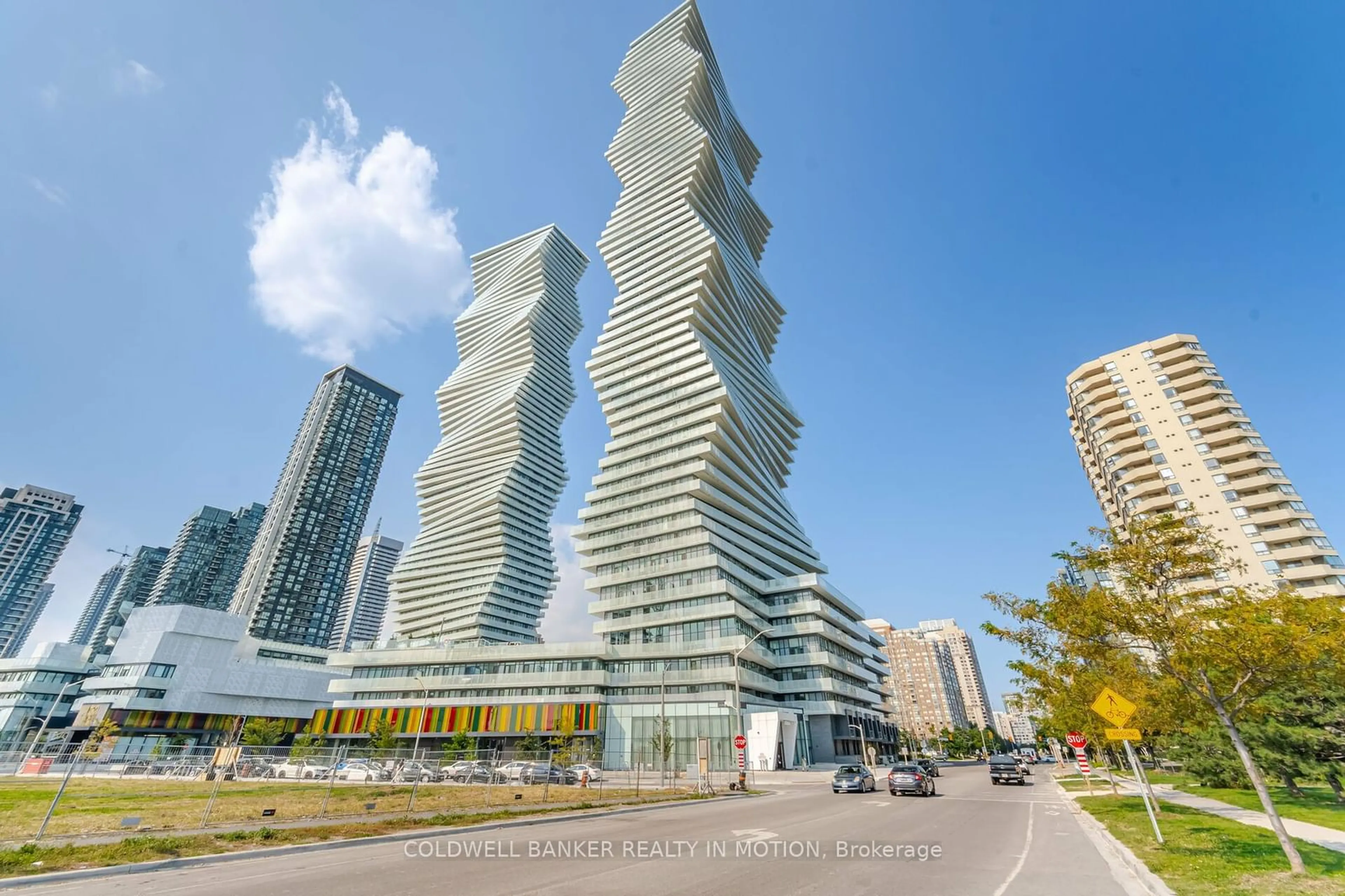 A pic from exterior of the house or condo, the view of city buildings for 3883 Quartz Rd #1404, Mississauga Ontario L5B 0M4