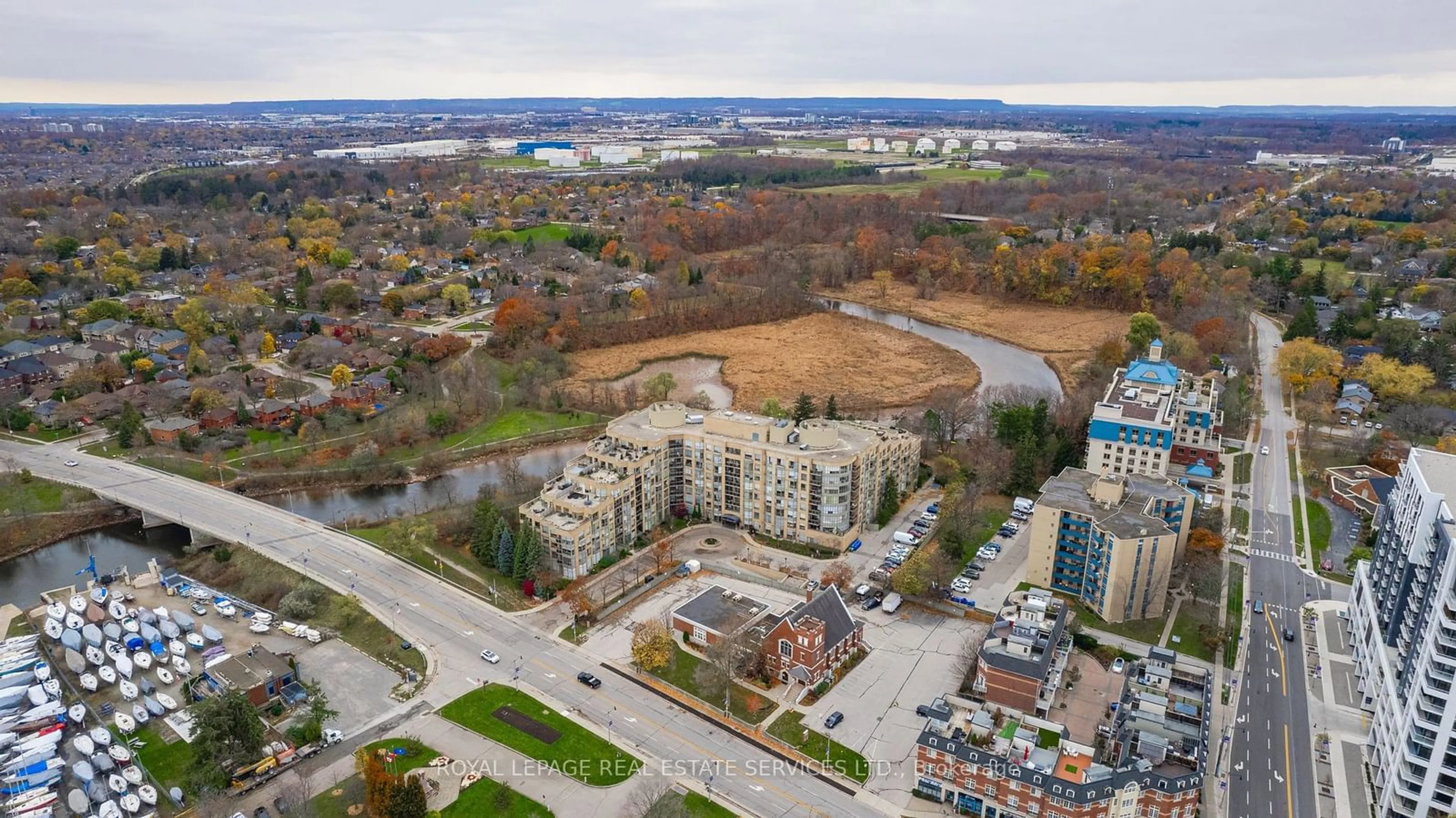 A pic from exterior of the house or condo, the view of city buildings for 2511 Lakeshore Rd #108, Oakville Ontario L6L 6L9