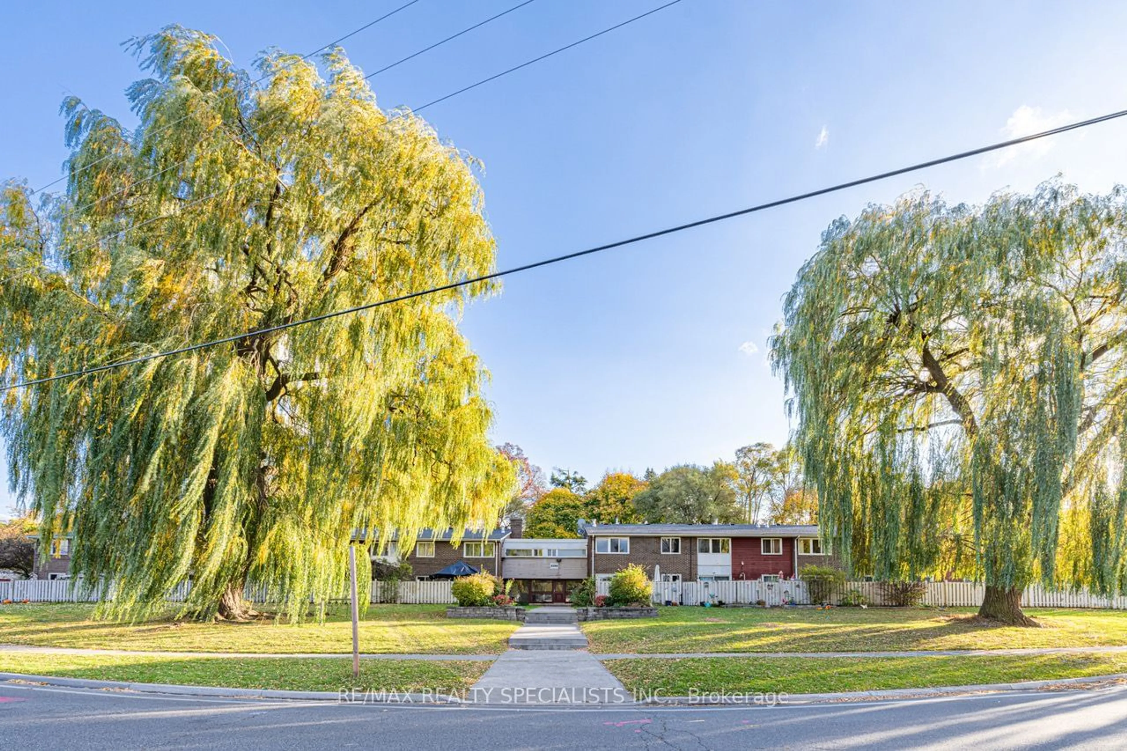 A pic from exterior of the house or condo, the street view for 3360 The Credit Woodlands #10, Mississauga Ontario L5C 2J8