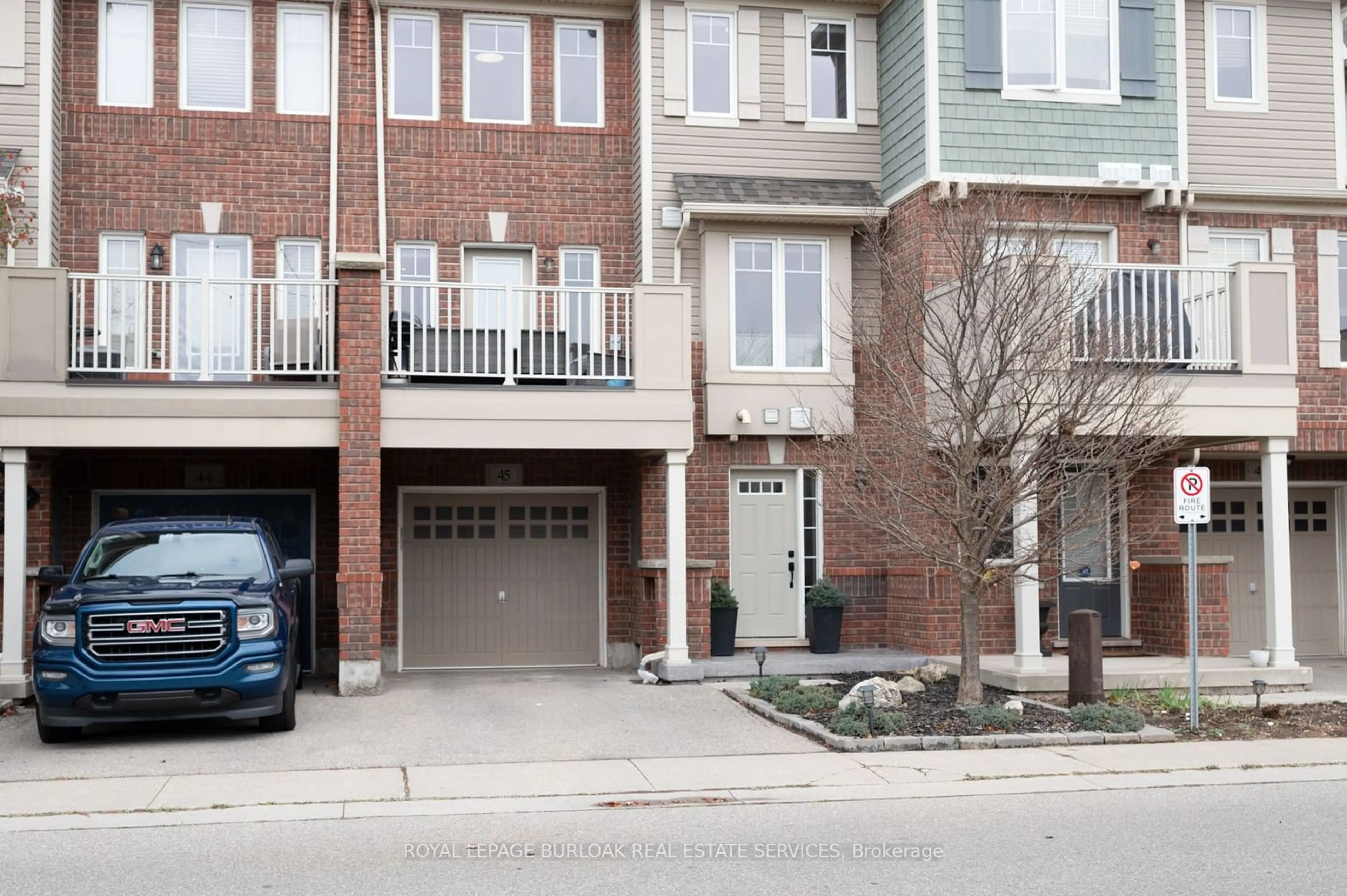 A pic from exterior of the house or condo, the street view for 3050 Rotary Way #45, Burlington Ontario L7M 0G8