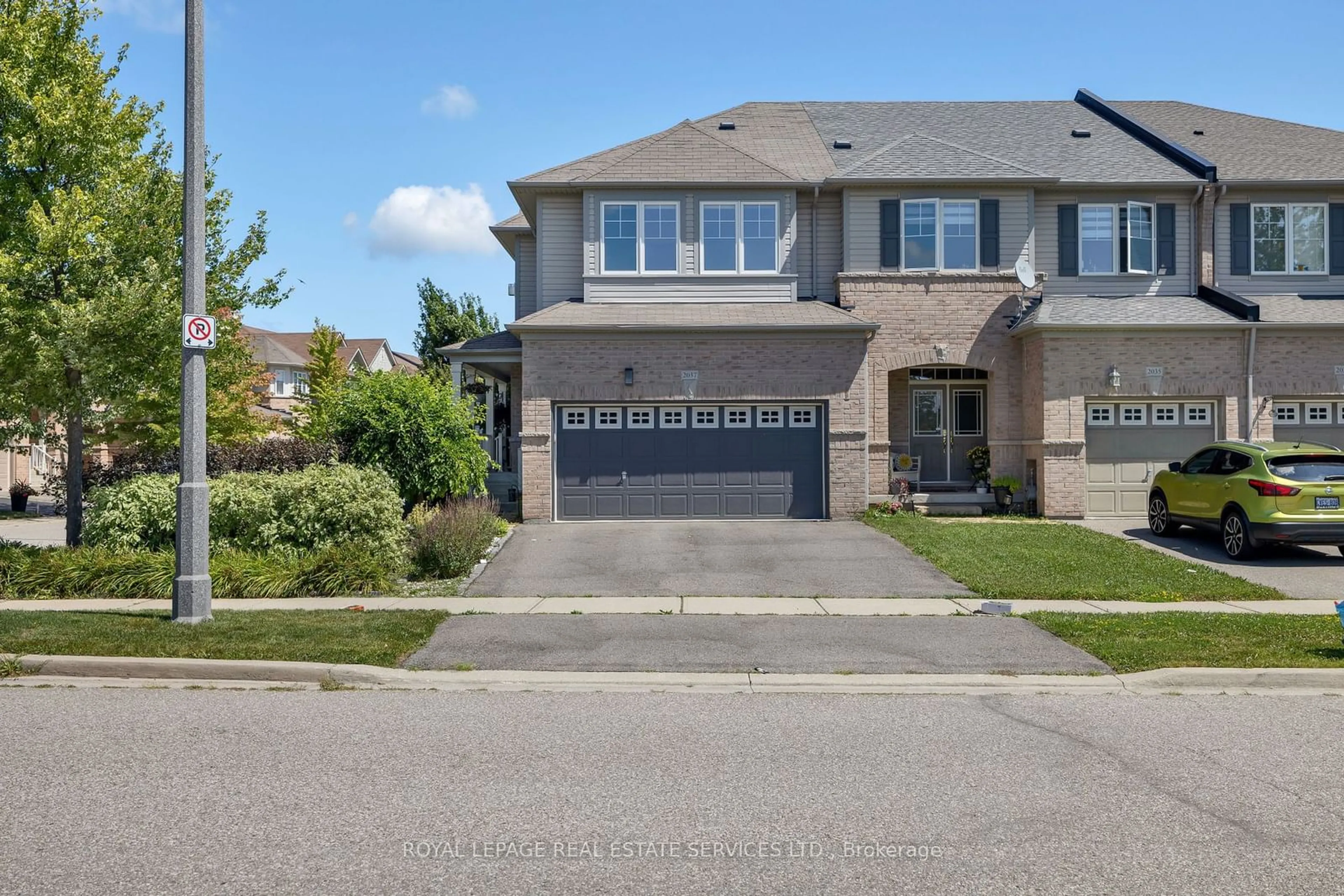 A pic from exterior of the house or condo, the street view for 2037 Trawden Way, Oakville Ontario L6M 0M2