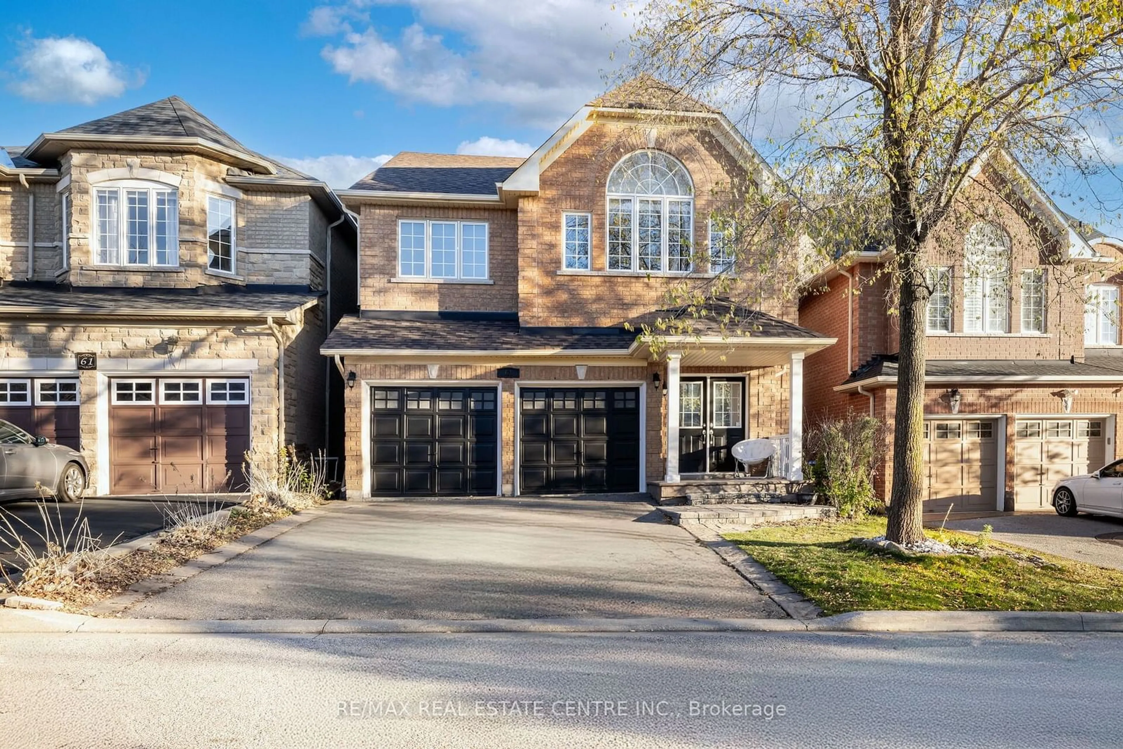 Home with brick exterior material for 63 Oblate Cres, Brampton Ontario L6Y 0L4