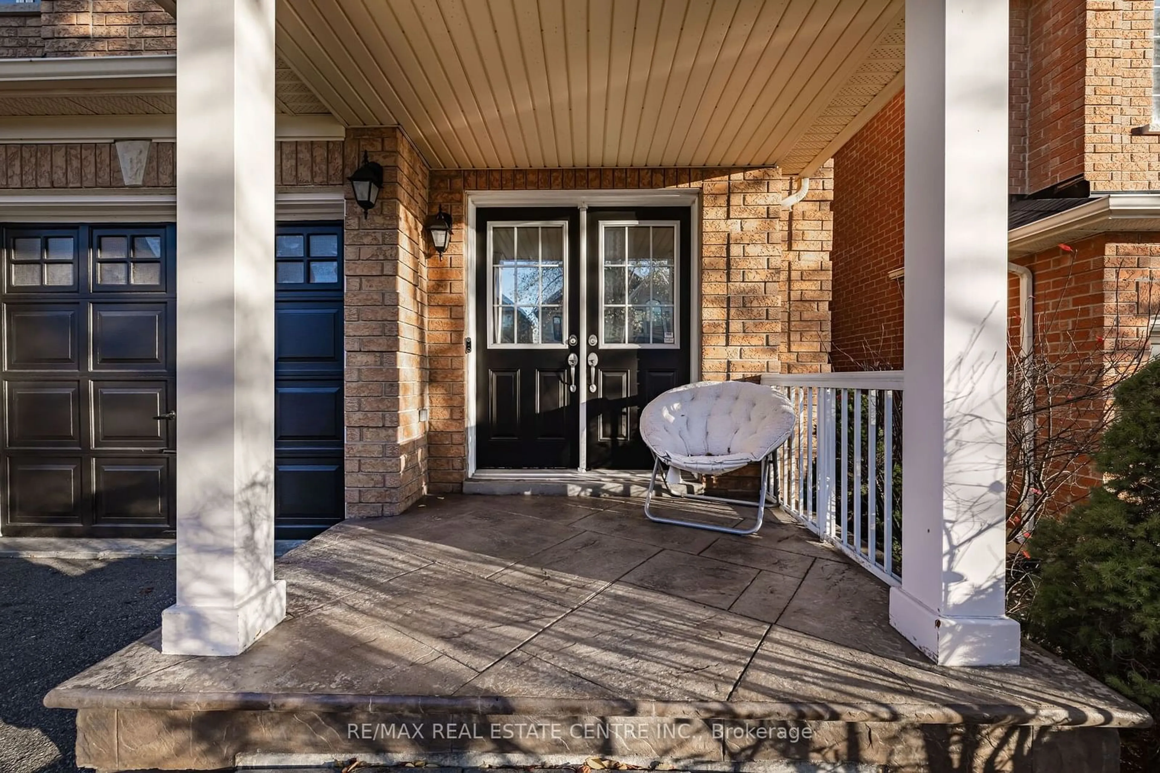 Indoor entryway, wood floors for 63 Oblate Cres, Brampton Ontario L6Y 0L4