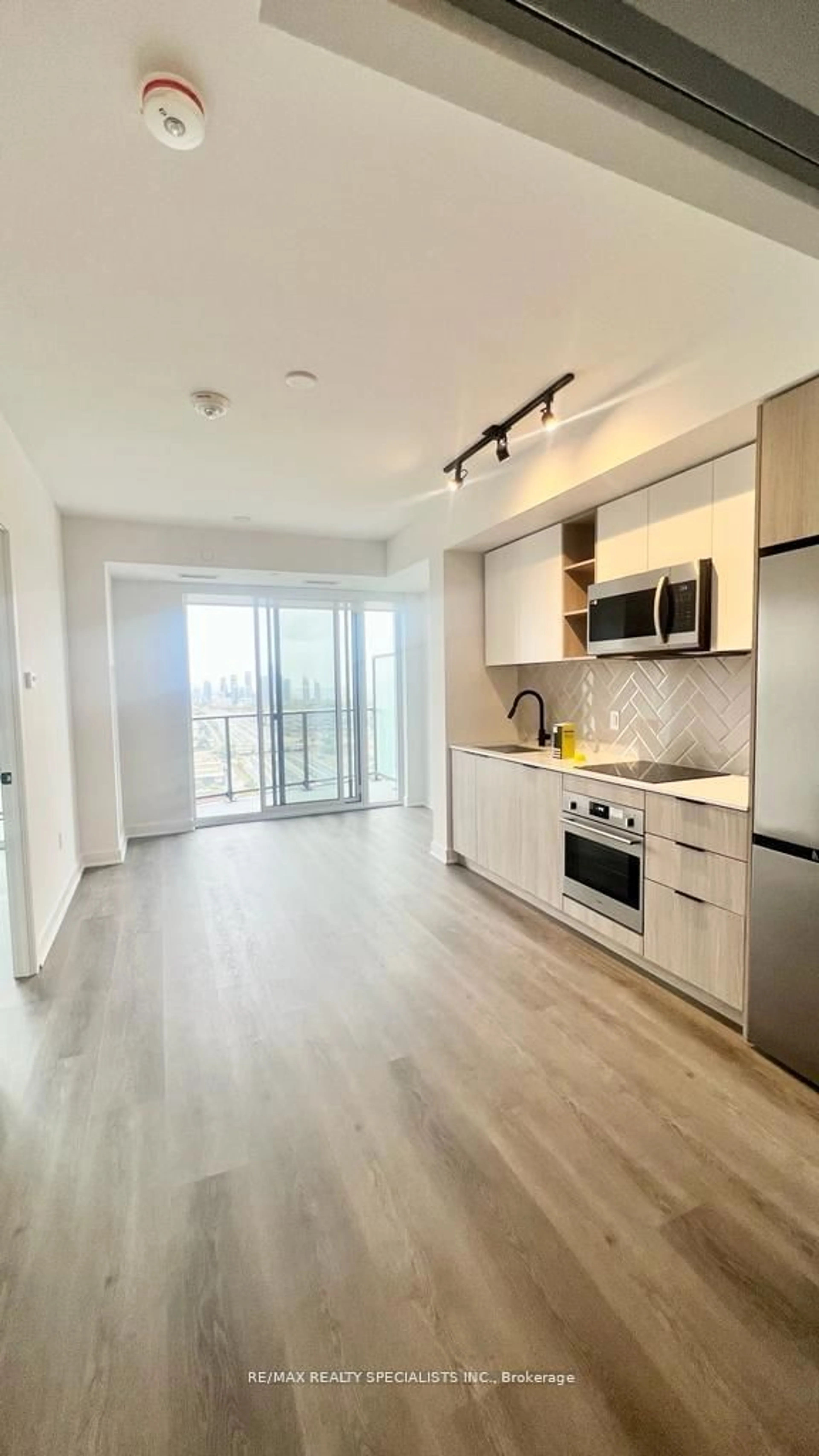 Open concept kitchen for 36 Zorra St #2405, Toronto Ontario M8Z 0G5