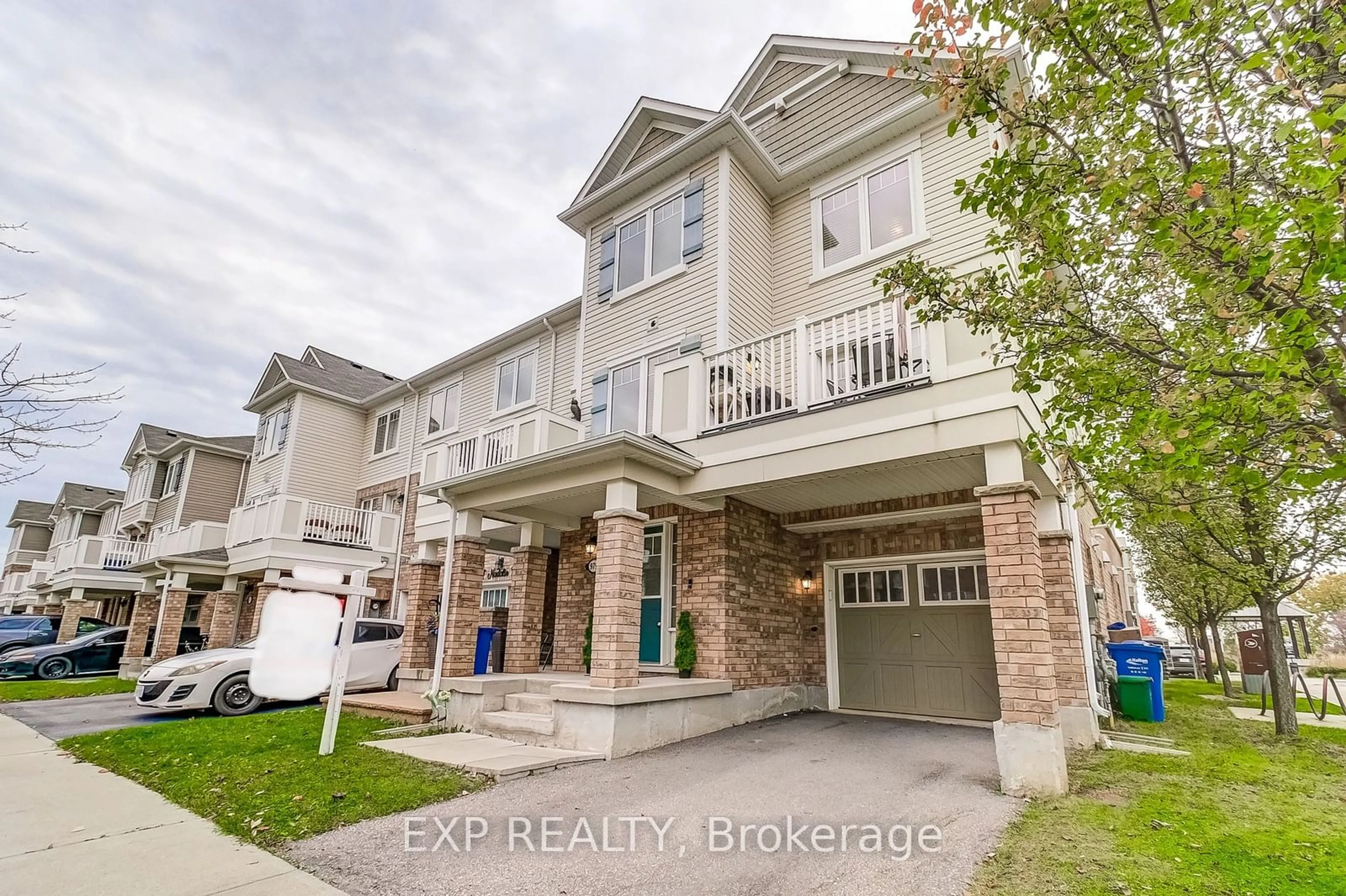 A pic from exterior of the house or condo, the street view for 979 Nadalin Hts, Milton Ontario L9T 8R3