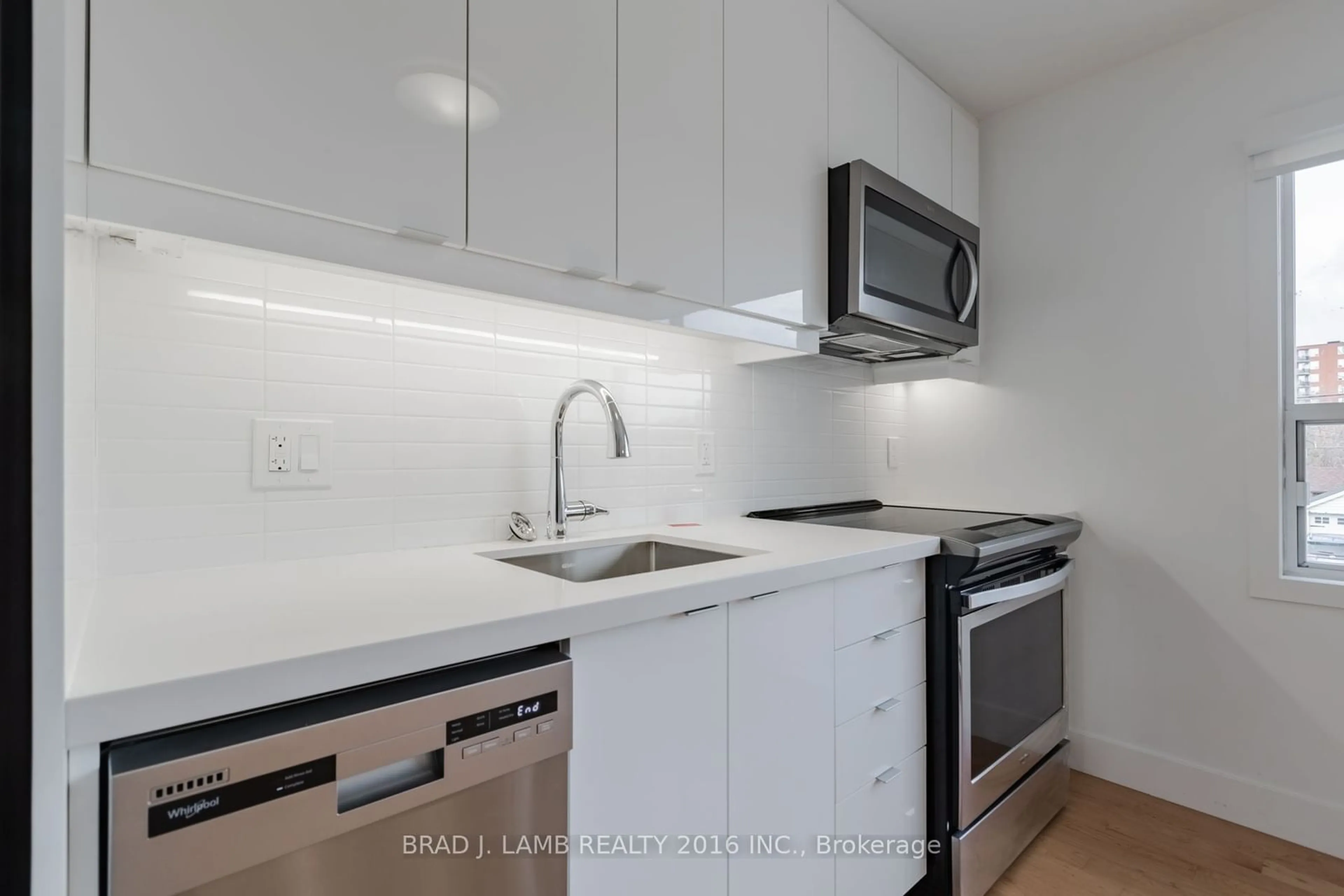 Standard kitchen for 28A Third St, Toronto Ontario M8V 2X6