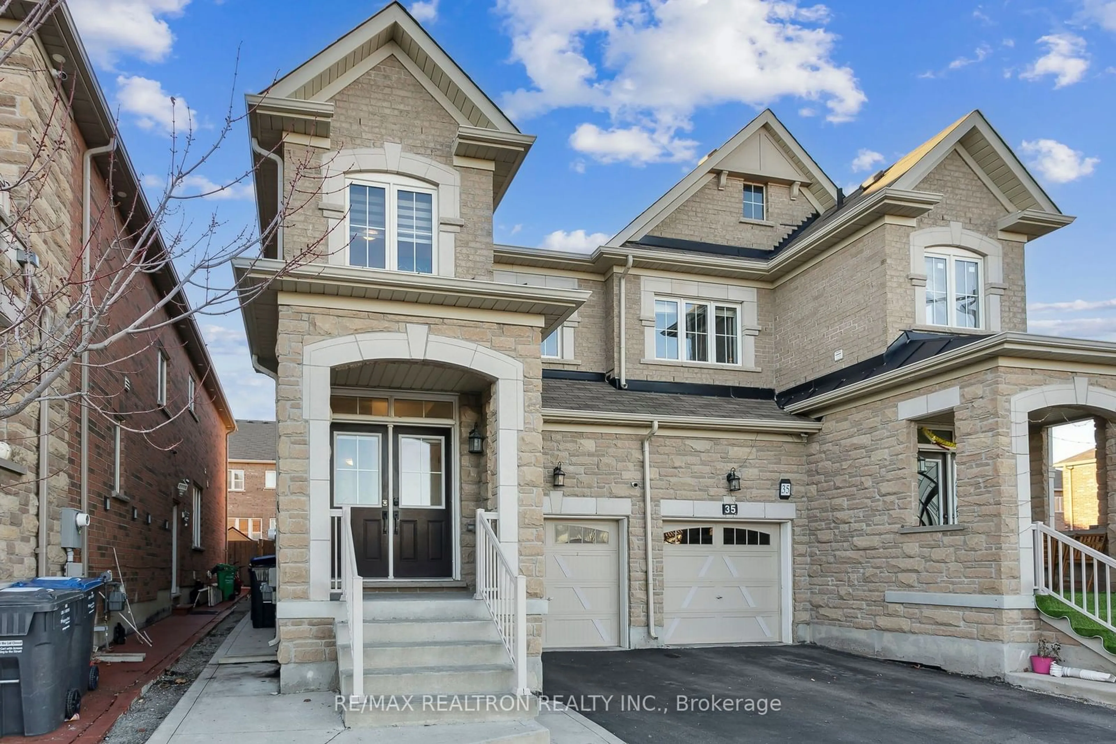 Home with brick exterior material for 33 Baffin Cres, Brampton Ontario L7A 0A9