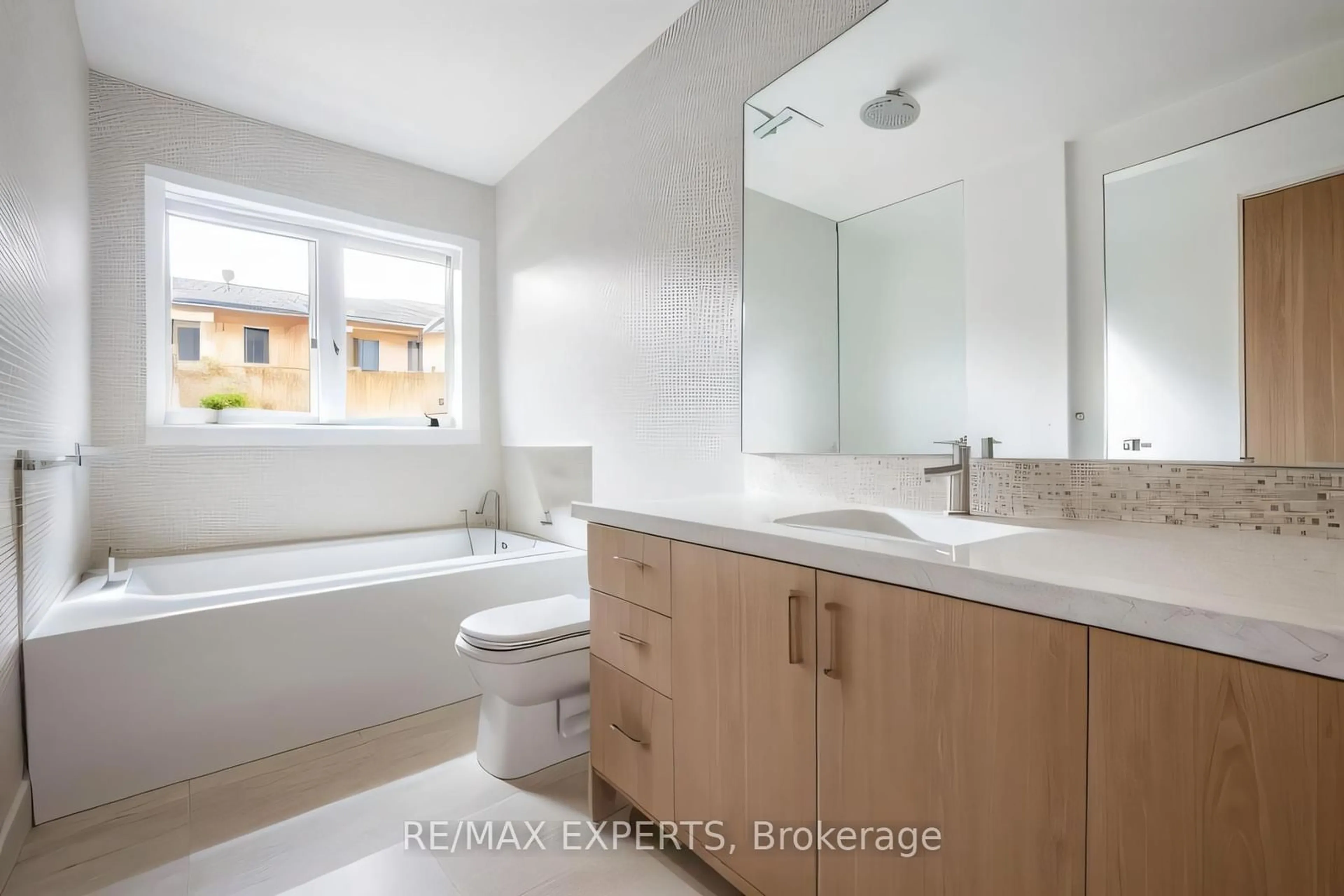 Contemporary bathroom, ceramic floors for 12180 Hurontario St #4, Brampton Ontario L7A 1E6