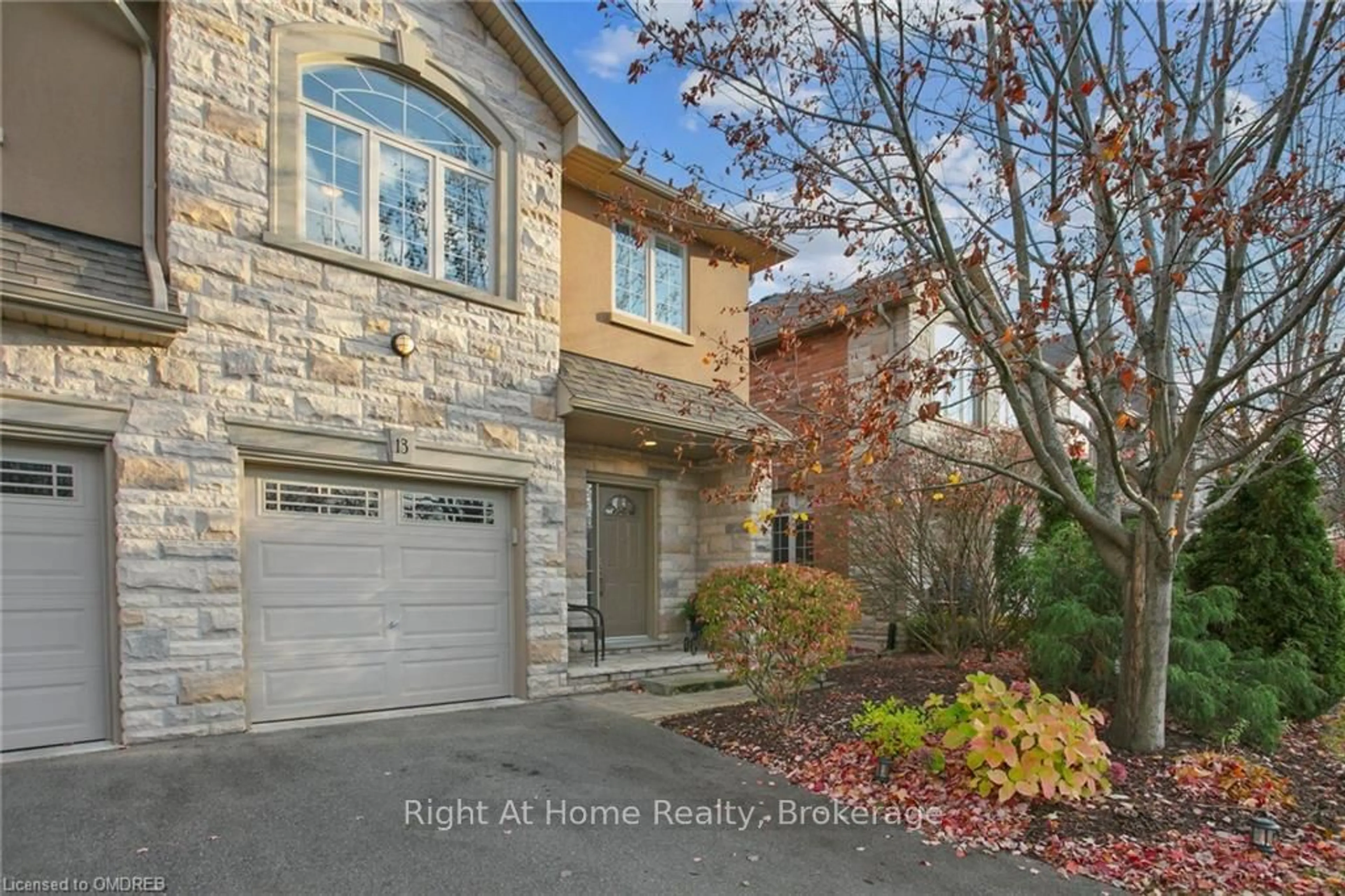 A pic from exterior of the house or condo, the street view for 2282 ORCHARD Rd #13, Burlington Ontario L7L 0B5