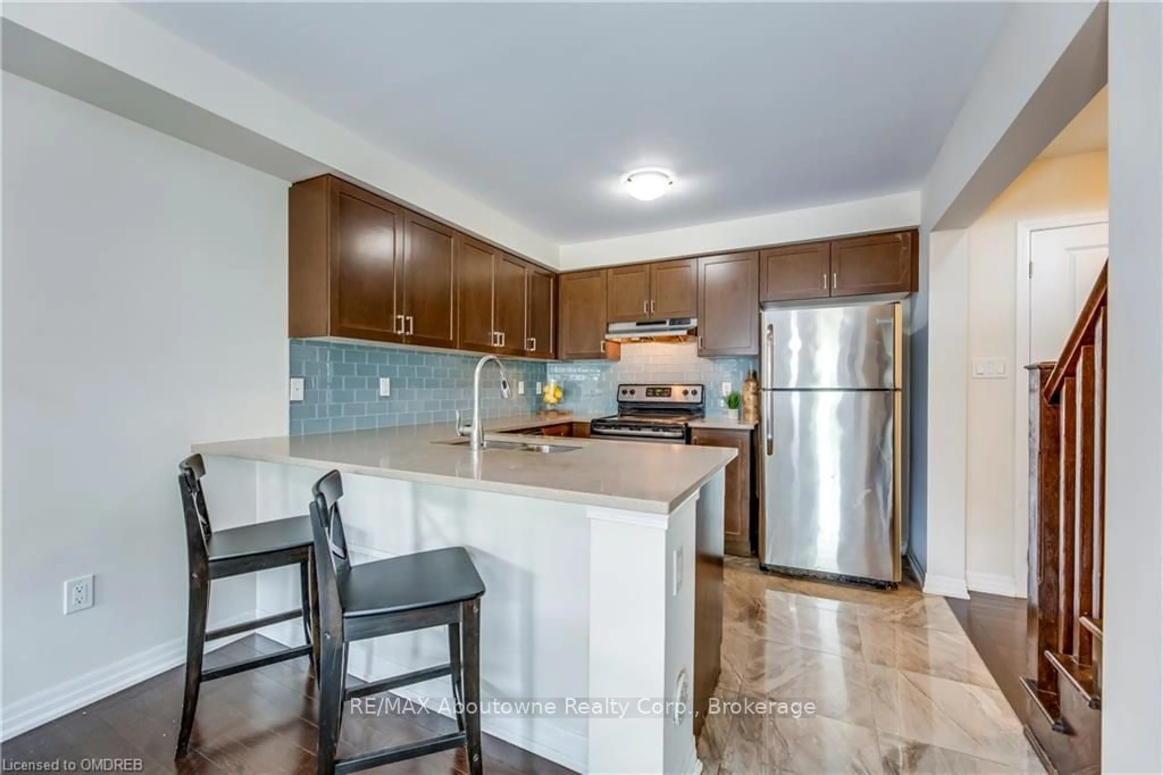 Open concept kitchen for 3059 MISTLETOE Gdns, Oakville Ontario L6M 0Y8