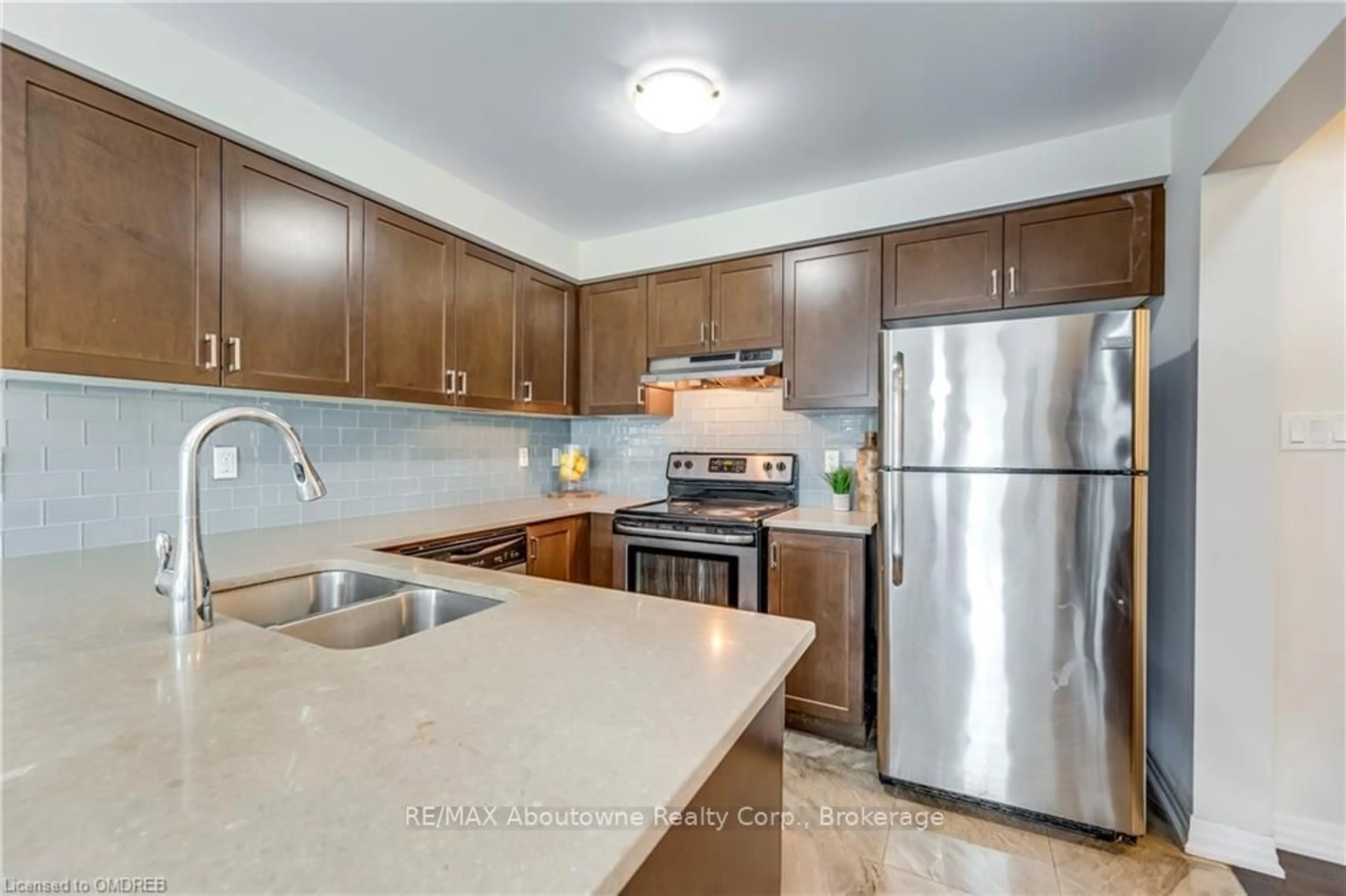 Standard kitchen for 3059 MISTLETOE Gdns, Oakville Ontario L6M 0Y8