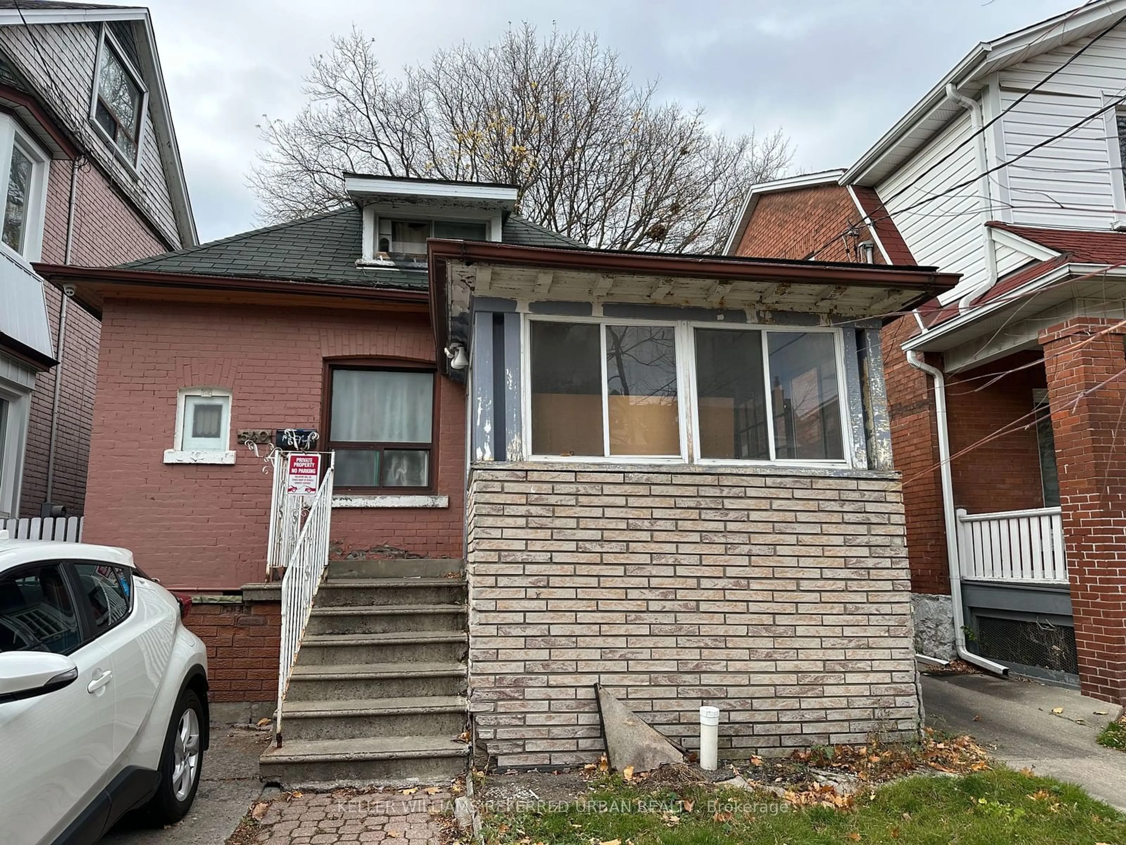 Frontside or backside of a home, the front or back of building for 540 Gladstone Ave, Toronto Ontario M6H 3J2