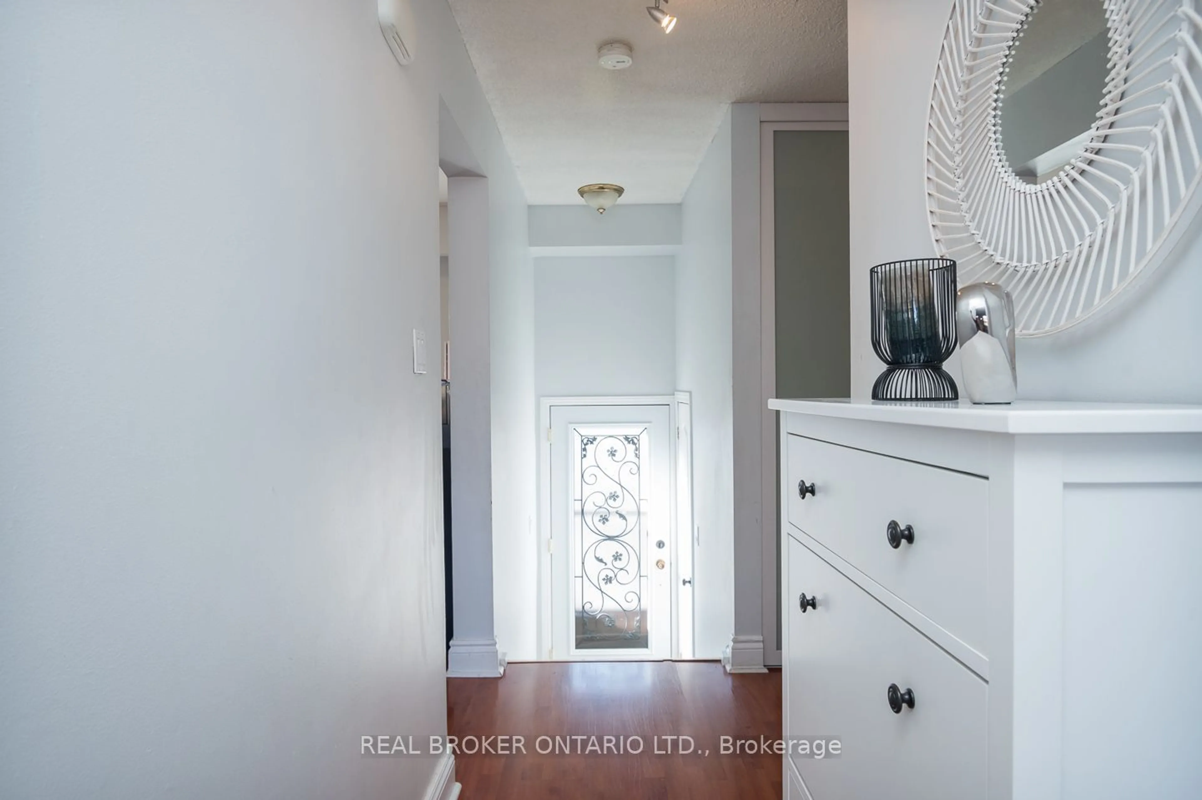 Indoor entryway, wood floors for 116 Baronwood Crt #116, Brampton Ontario L6V 3H7