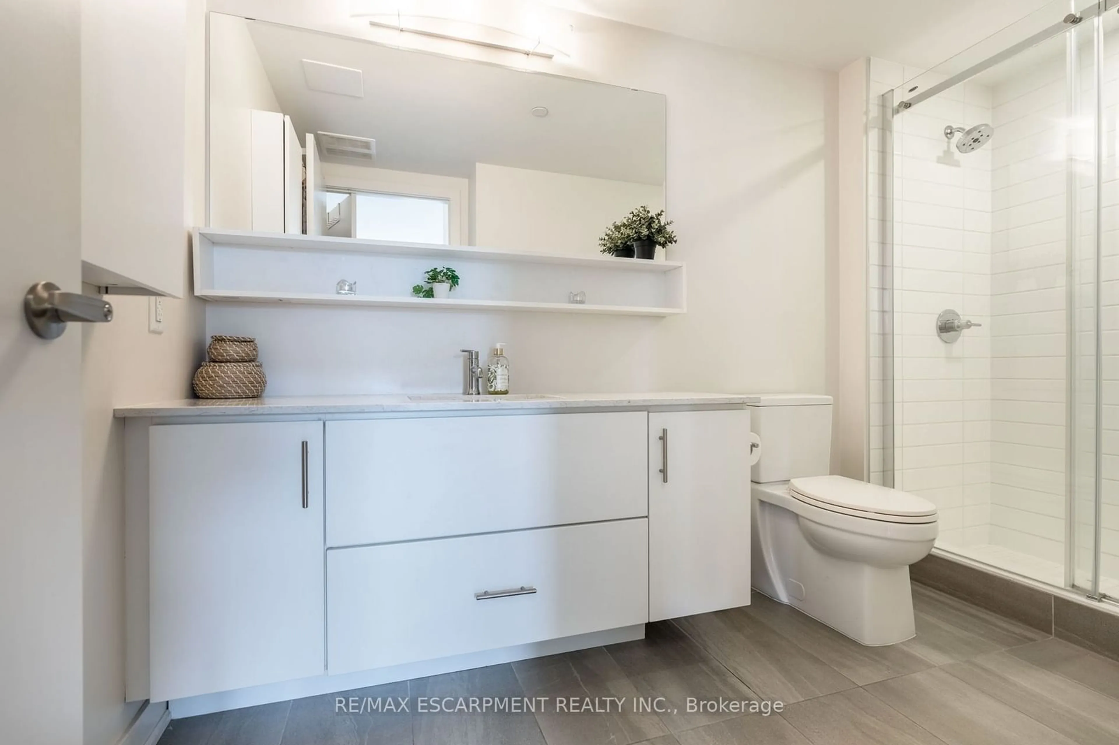 Standard bathroom, ceramic floors for 340 Plains Rd #512, Burlington Ontario L7T 0C2