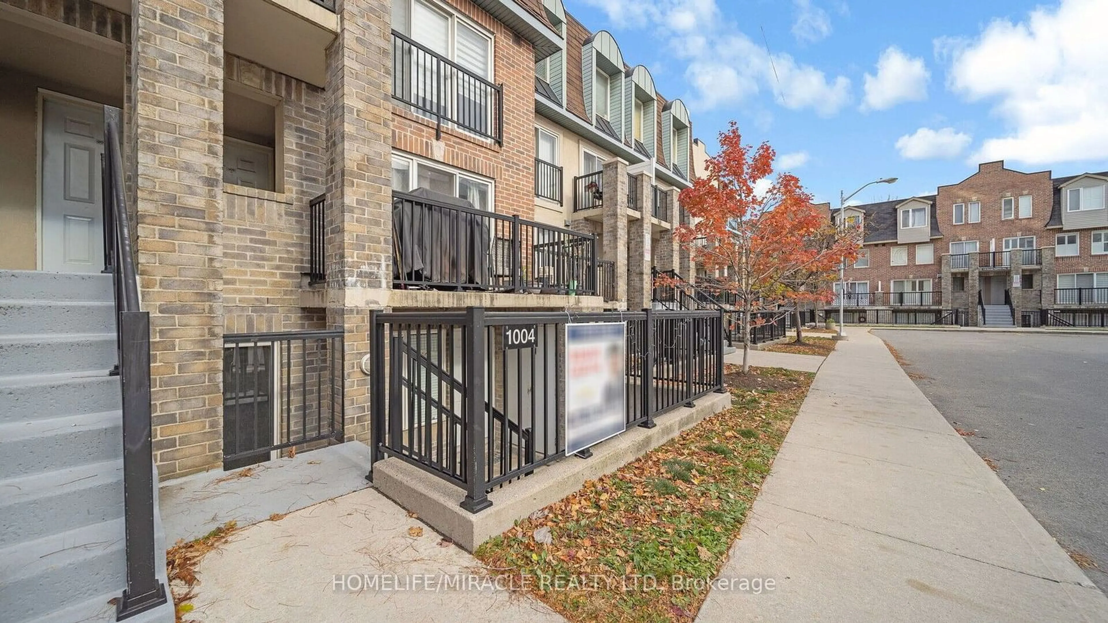 A pic from exterior of the house or condo, the fenced backyard for 125 George Appleton Way #1004, Toronto Ontario M3M 0A2