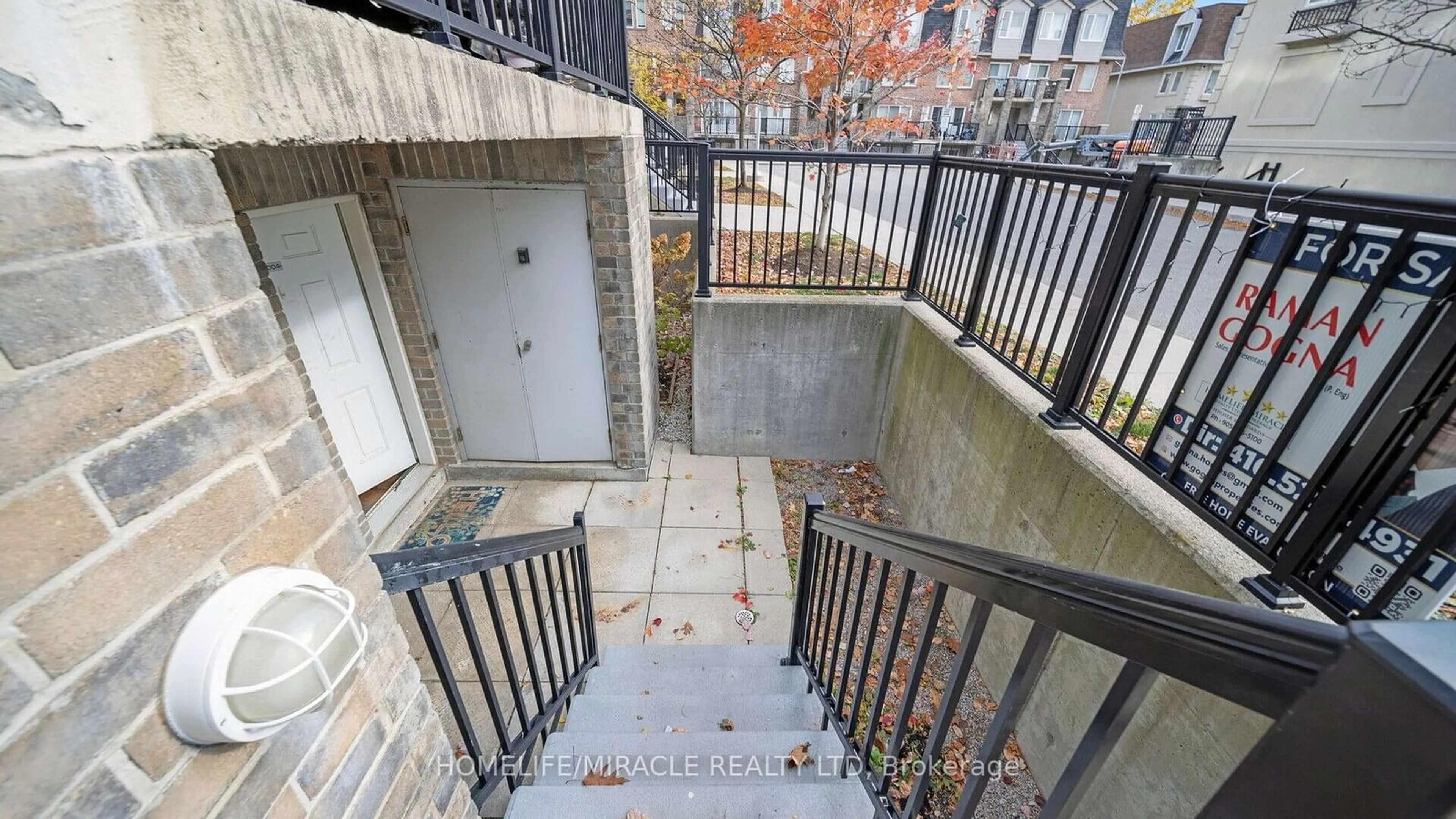 A pic from exterior of the house or condo, the fenced backyard for 125 George Appleton Way #1004, Toronto Ontario M3M 0A2