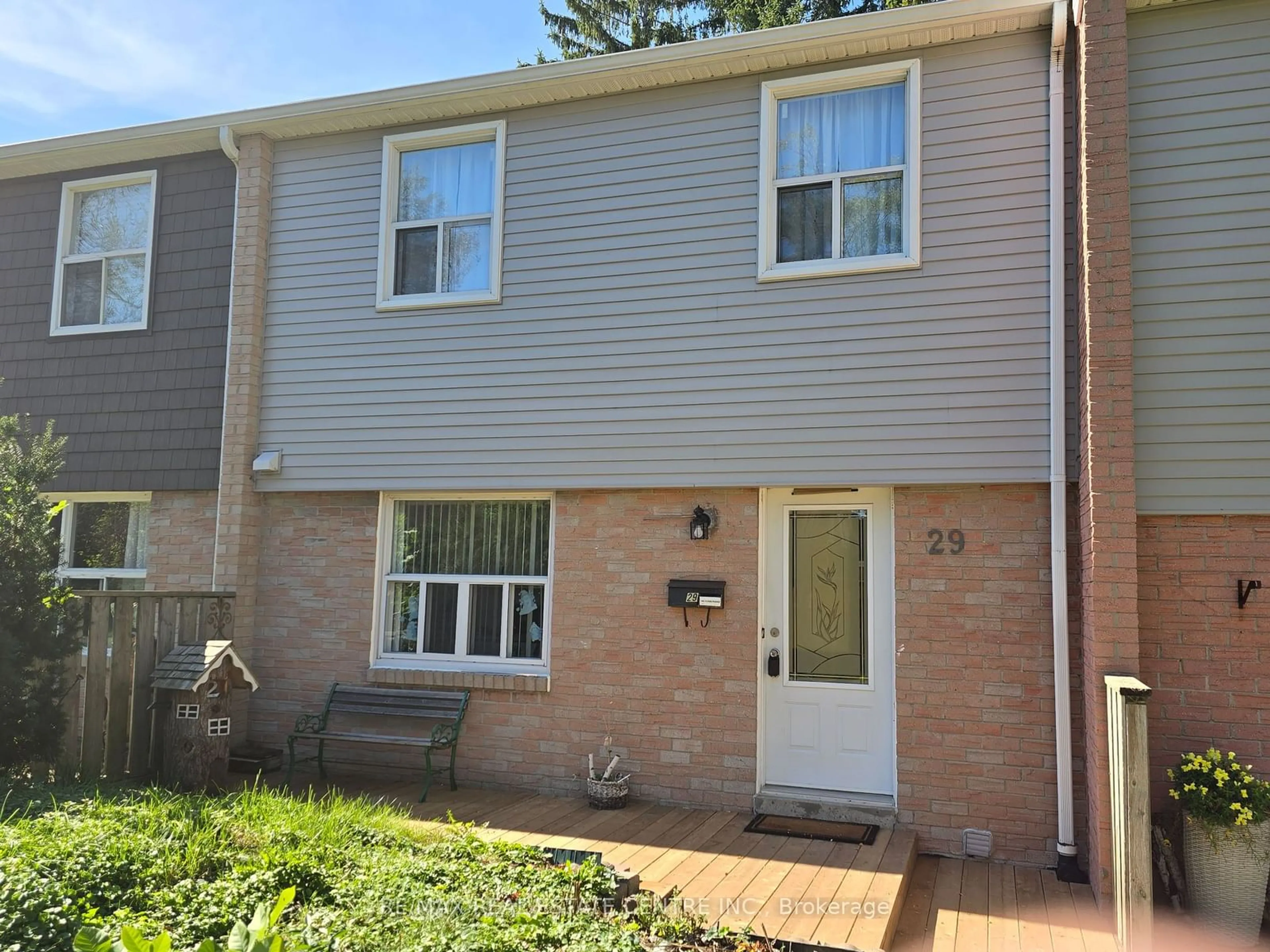 A pic from exterior of the house or condo, cottage for 1050 Shawnmarr Rd #29, Mississauga Ontario L5H 3V1