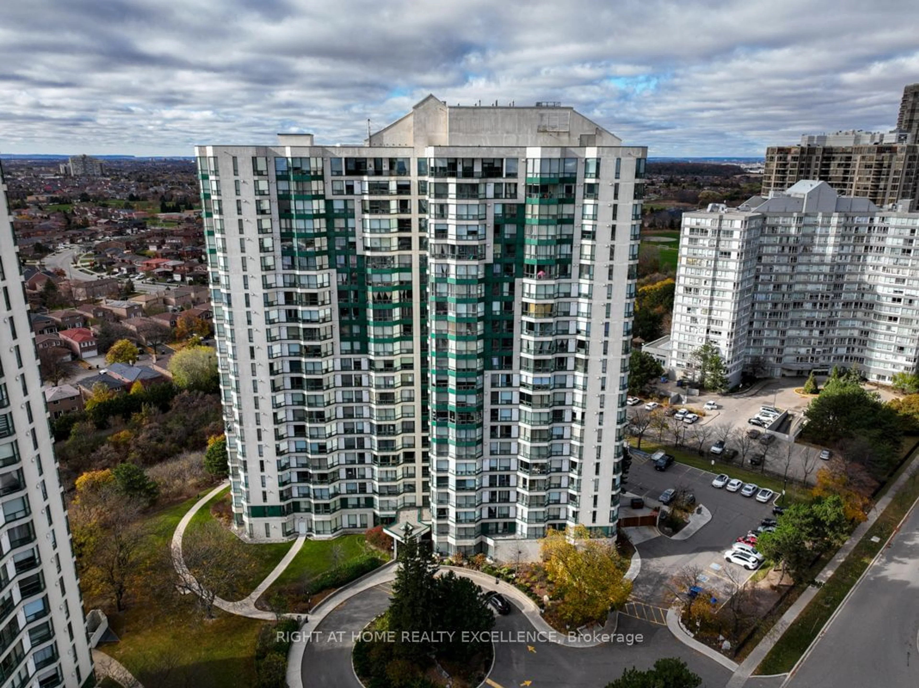 A pic from exterior of the house or condo, the front or back of building for 4470 Tucana Crt #308, Mississauga Ontario L5R 3K8