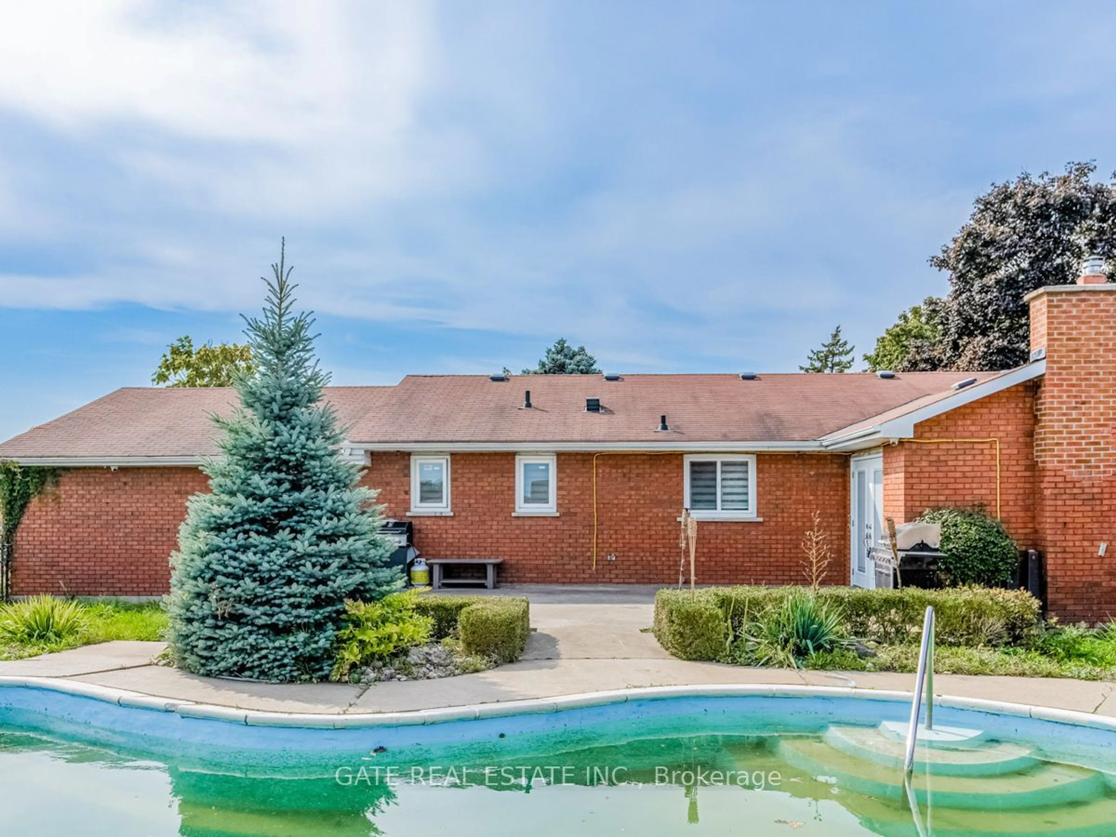 Frontside or backside of a home, the fenced backyard for 9779 Heritage Rd, Brampton Ontario L6X 0C6