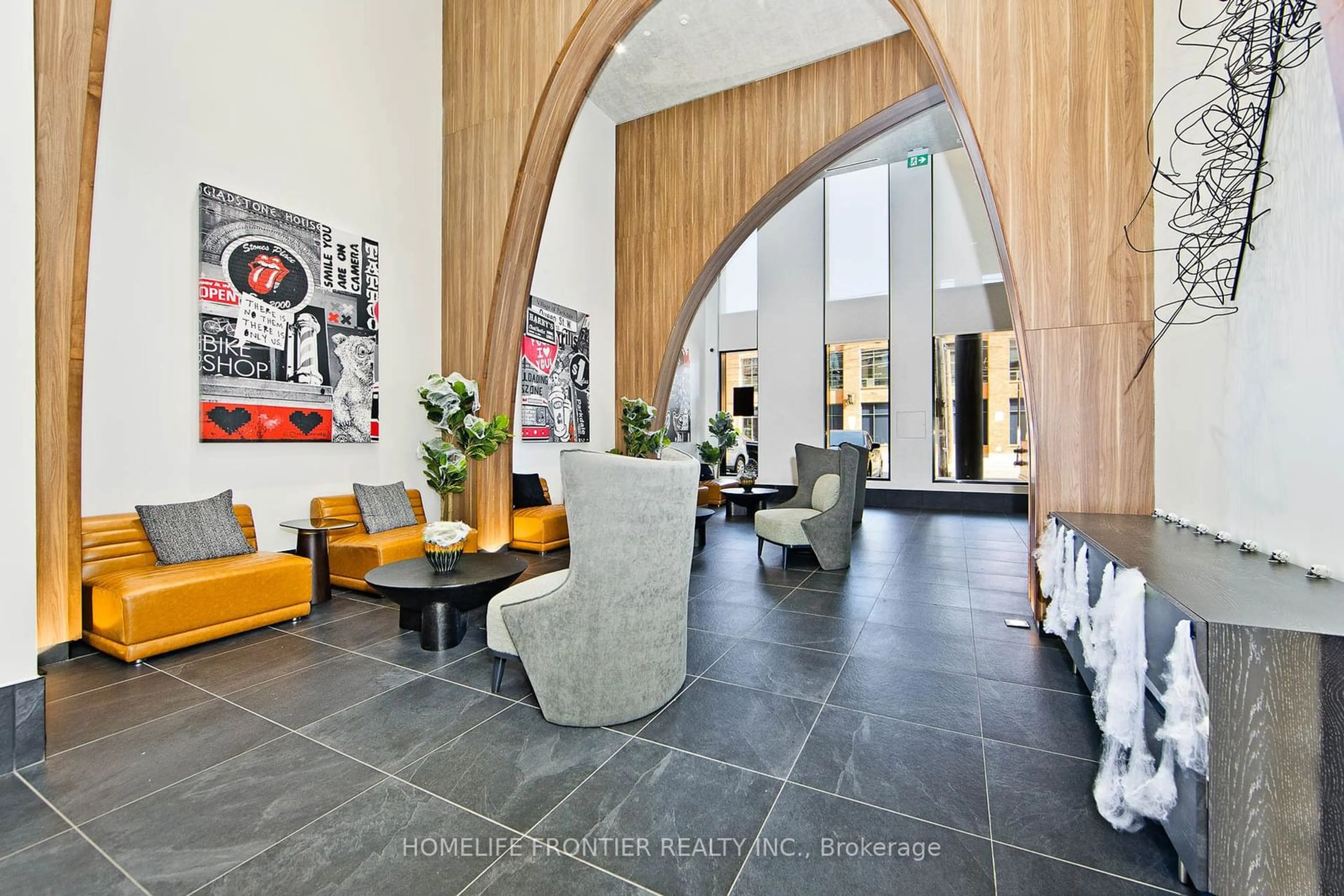 Indoor lobby, ceramic floors for 270 Dufferin St #420, Toronto Ontario M6K 0H8