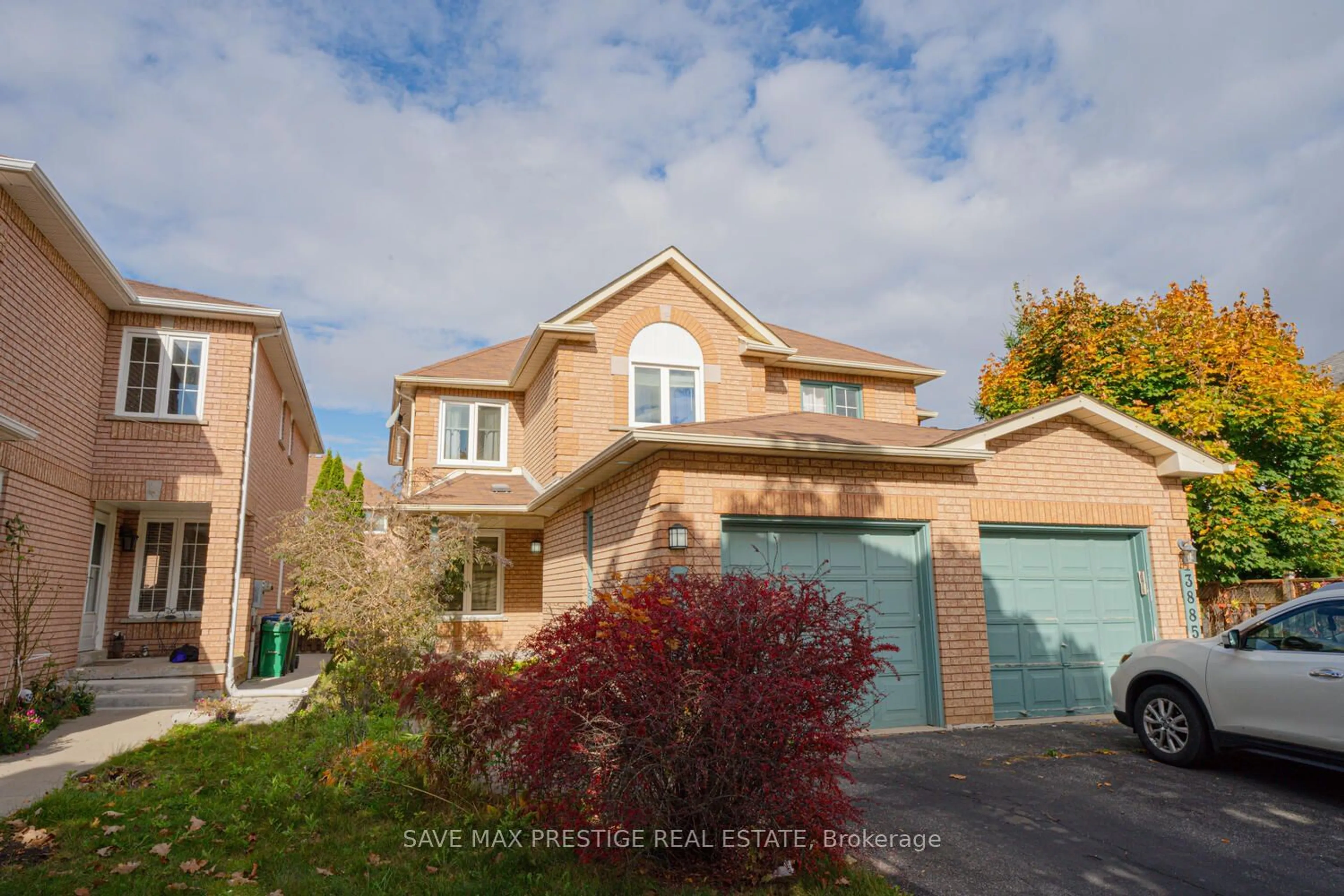 Frontside or backside of a home, the street view for 3887 Rippleton Lane, Mississauga Ontario L5N 6V7