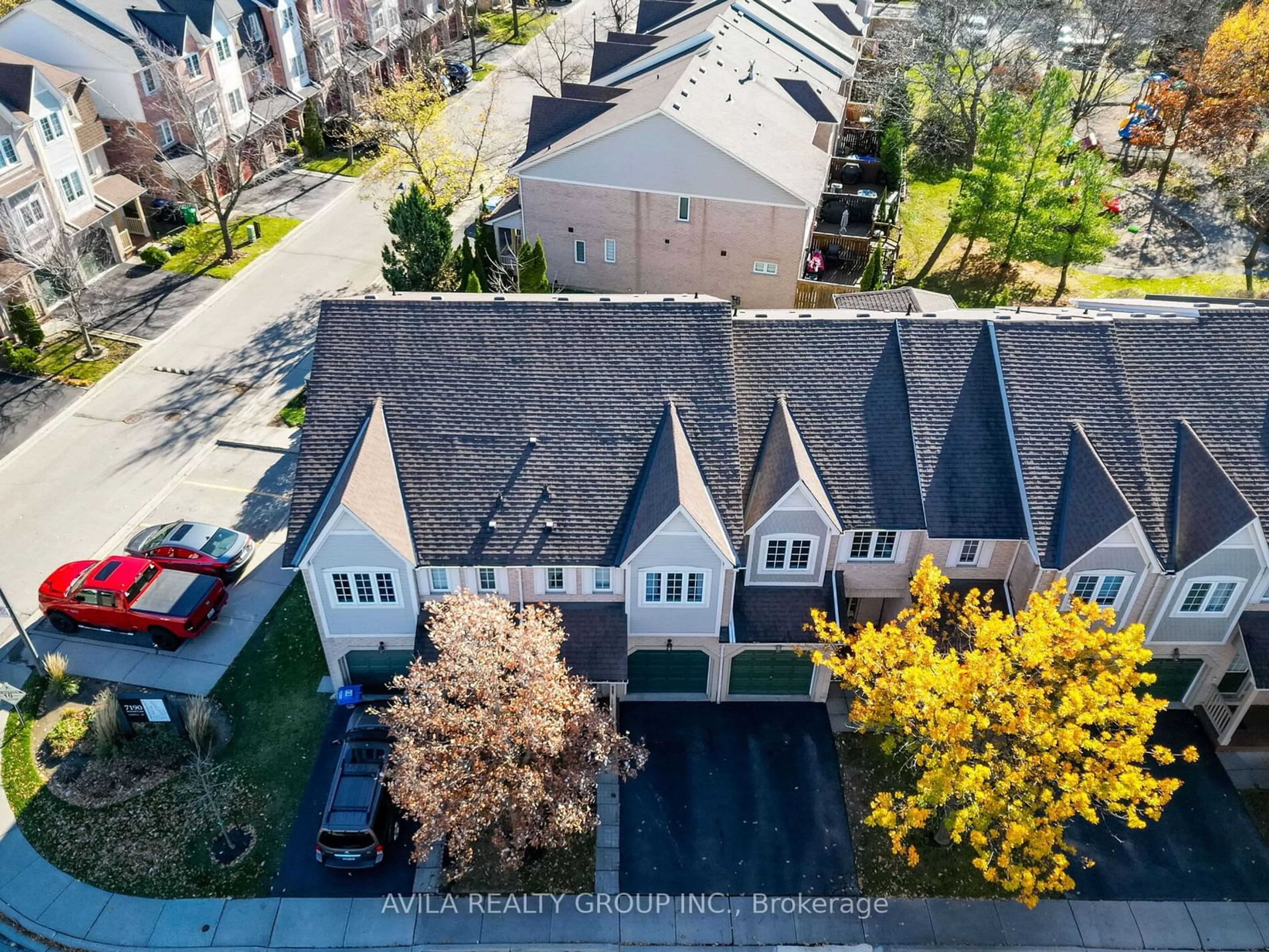 Frontside or backside of a home, the street view for 7190 Atwood Lane #2, Mississauga Ontario L5N 7Y6