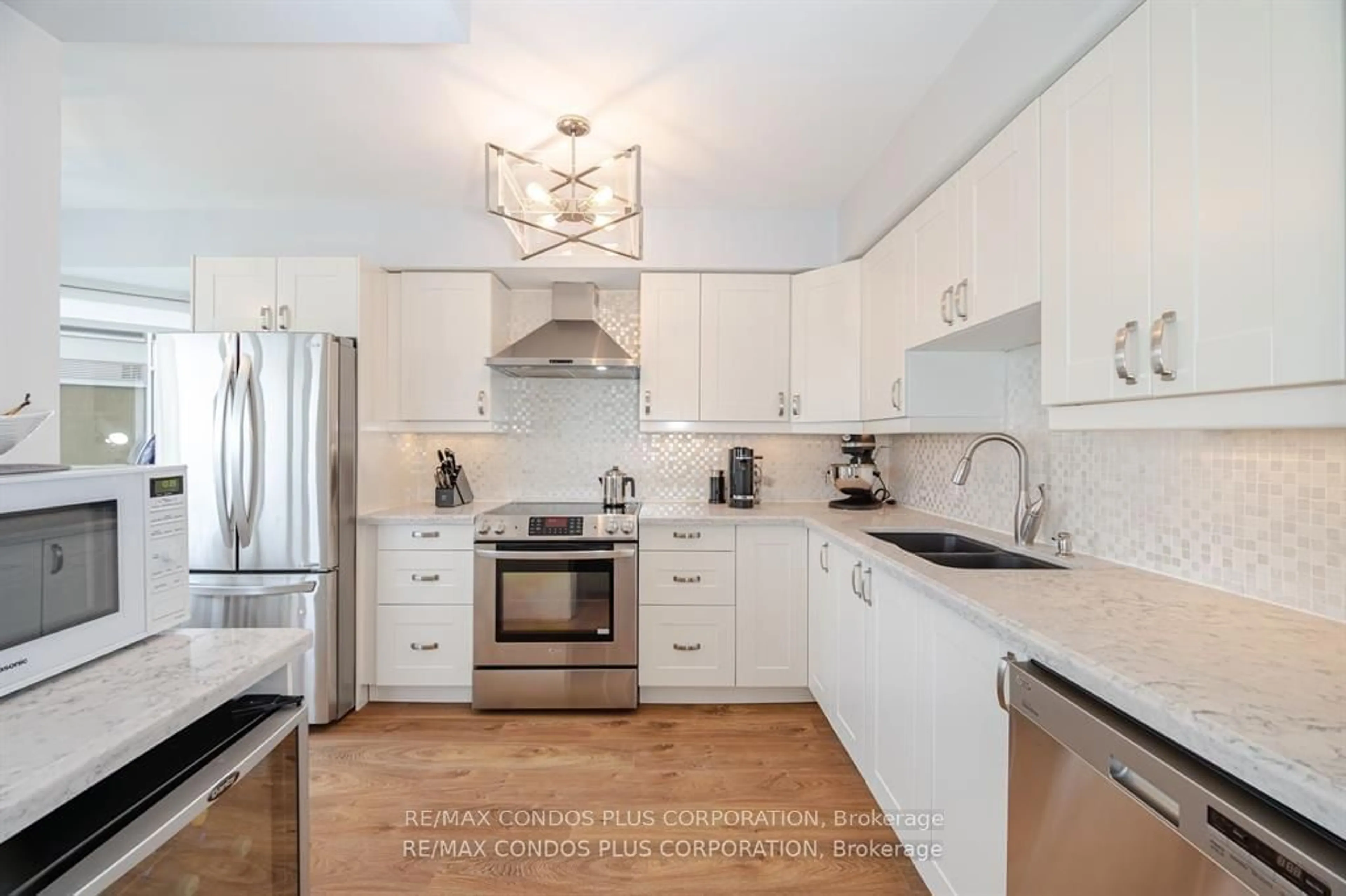 Open concept kitchen for 1 Palace Pier Crt #2107, Toronto Ontario M8V 3W9