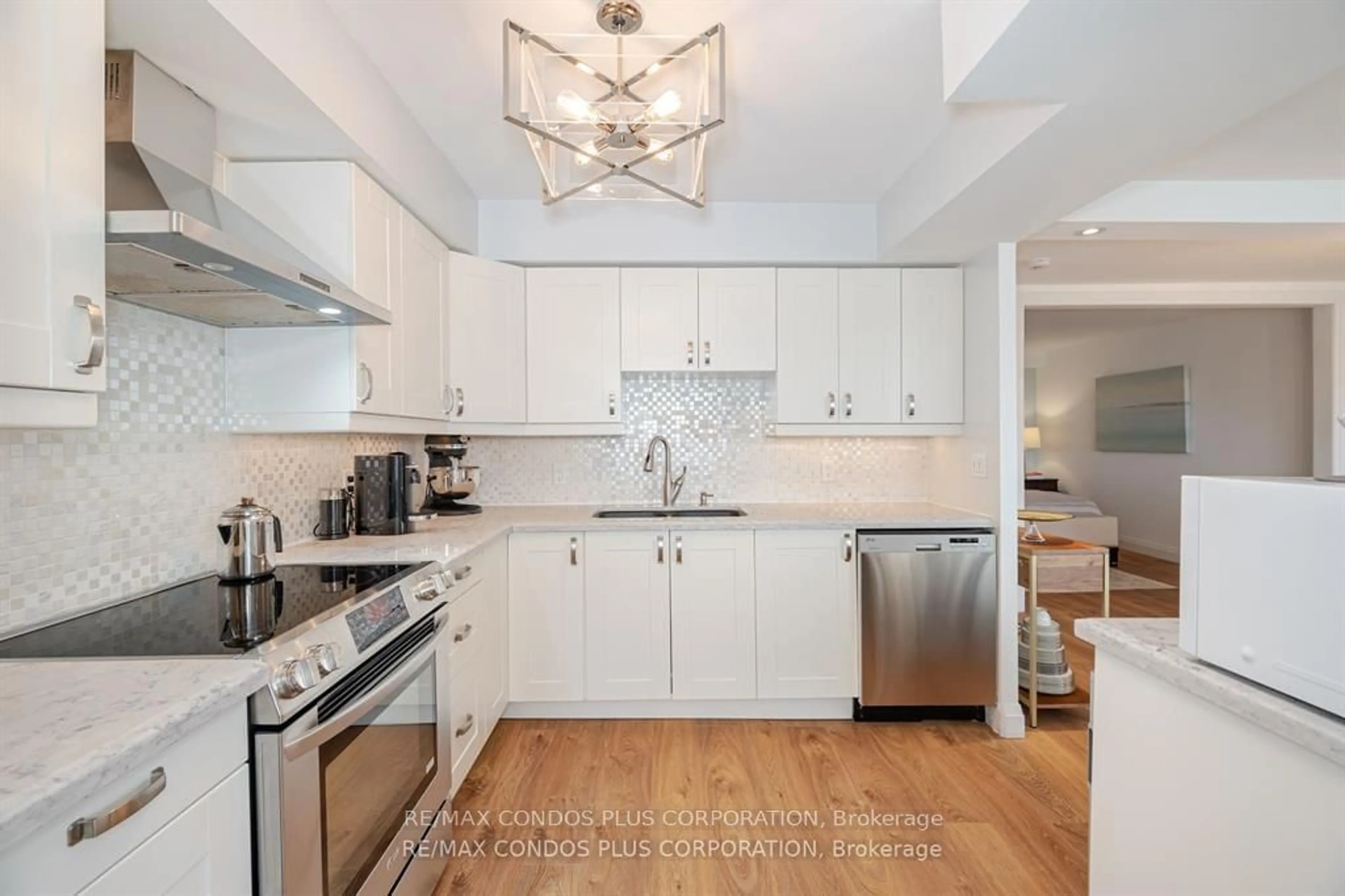 Open concept kitchen for 1 Palace Pier Crt #2107, Toronto Ontario M8V 3W9