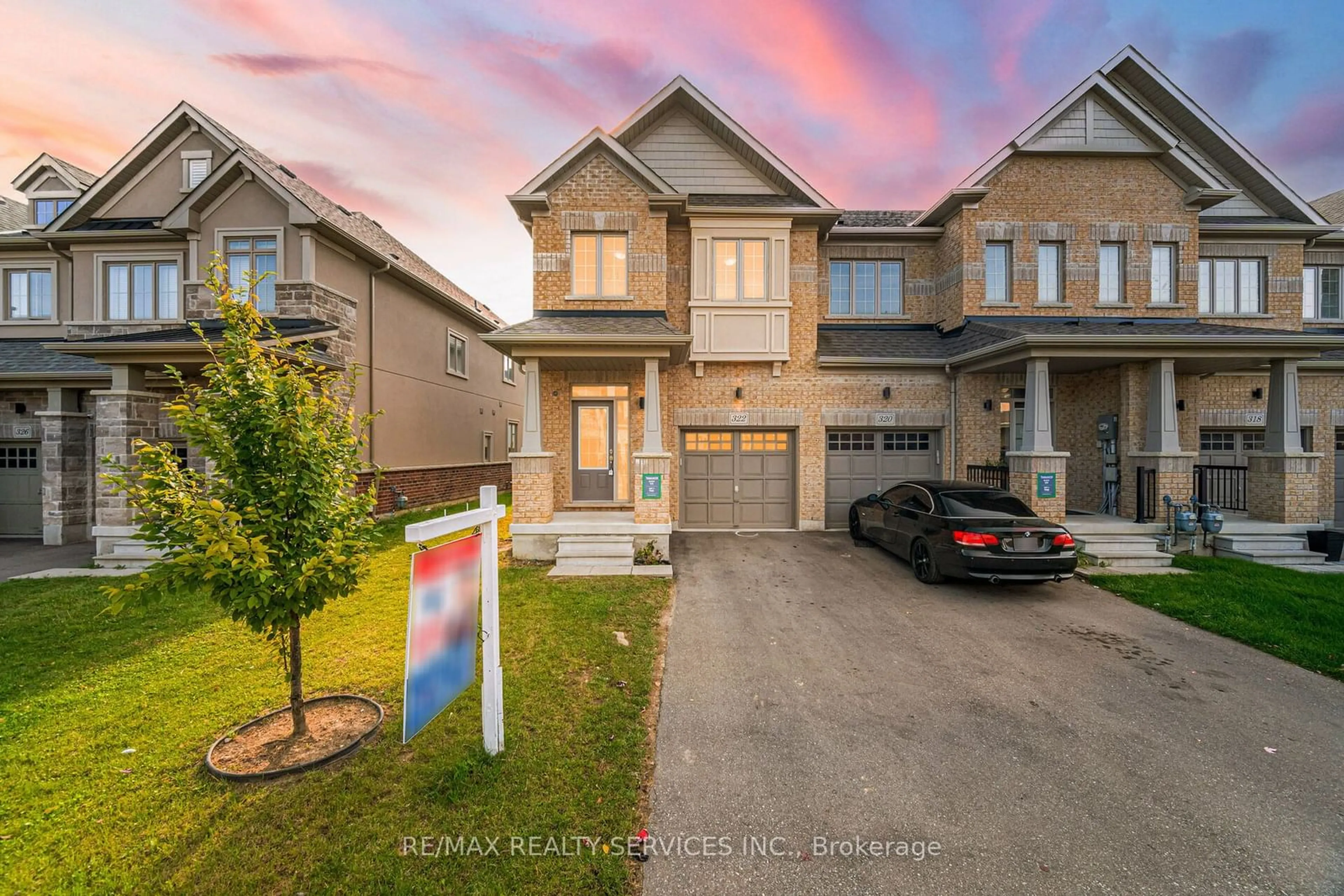 A pic from exterior of the house or condo, the street view for 322 Bonnieglen Farm Blvd, Caledon Ontario L7C 4E7