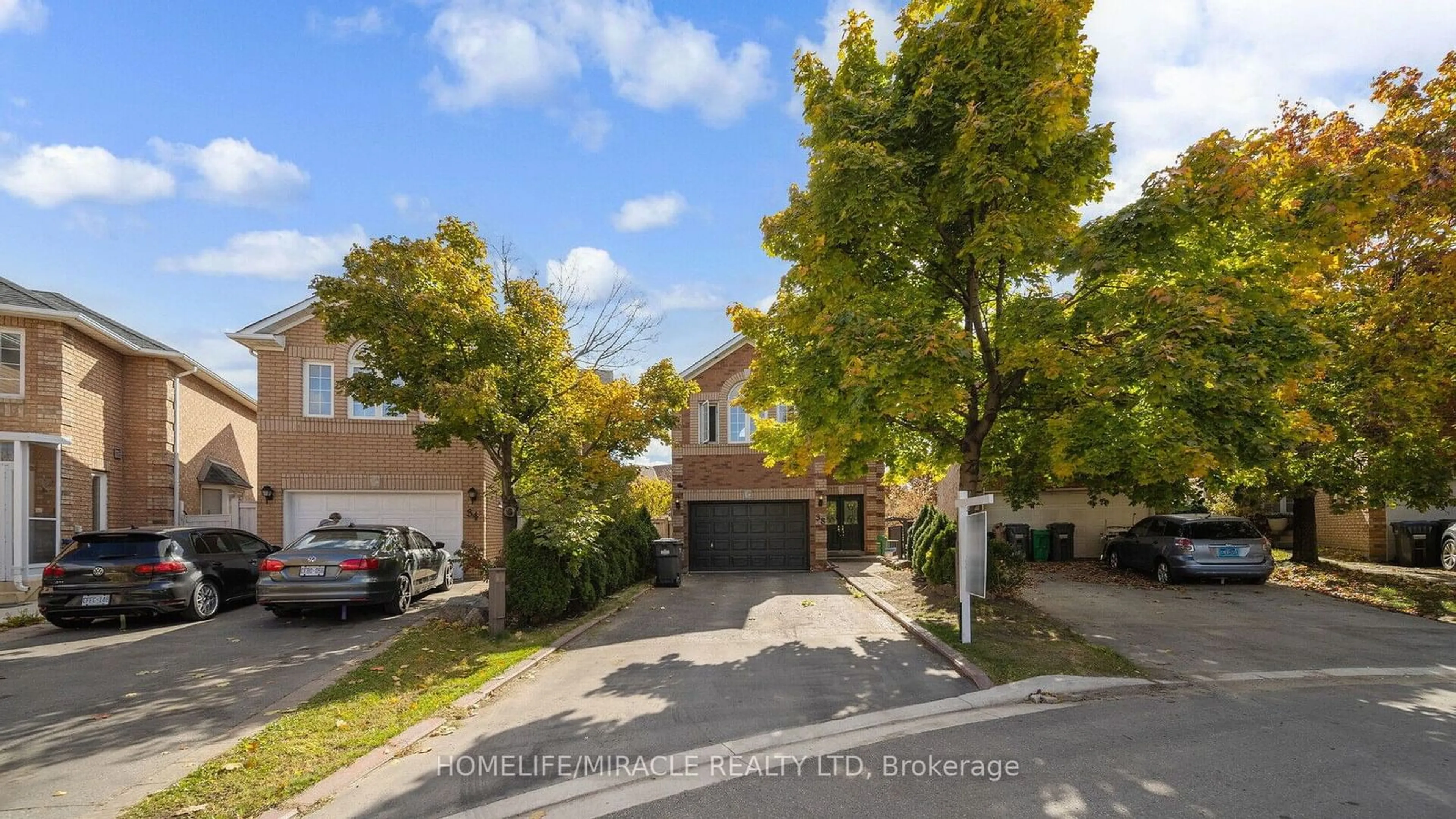 A pic from exterior of the house or condo, the street view for 38 Salem Crt, Brampton Ontario L6V 4J8