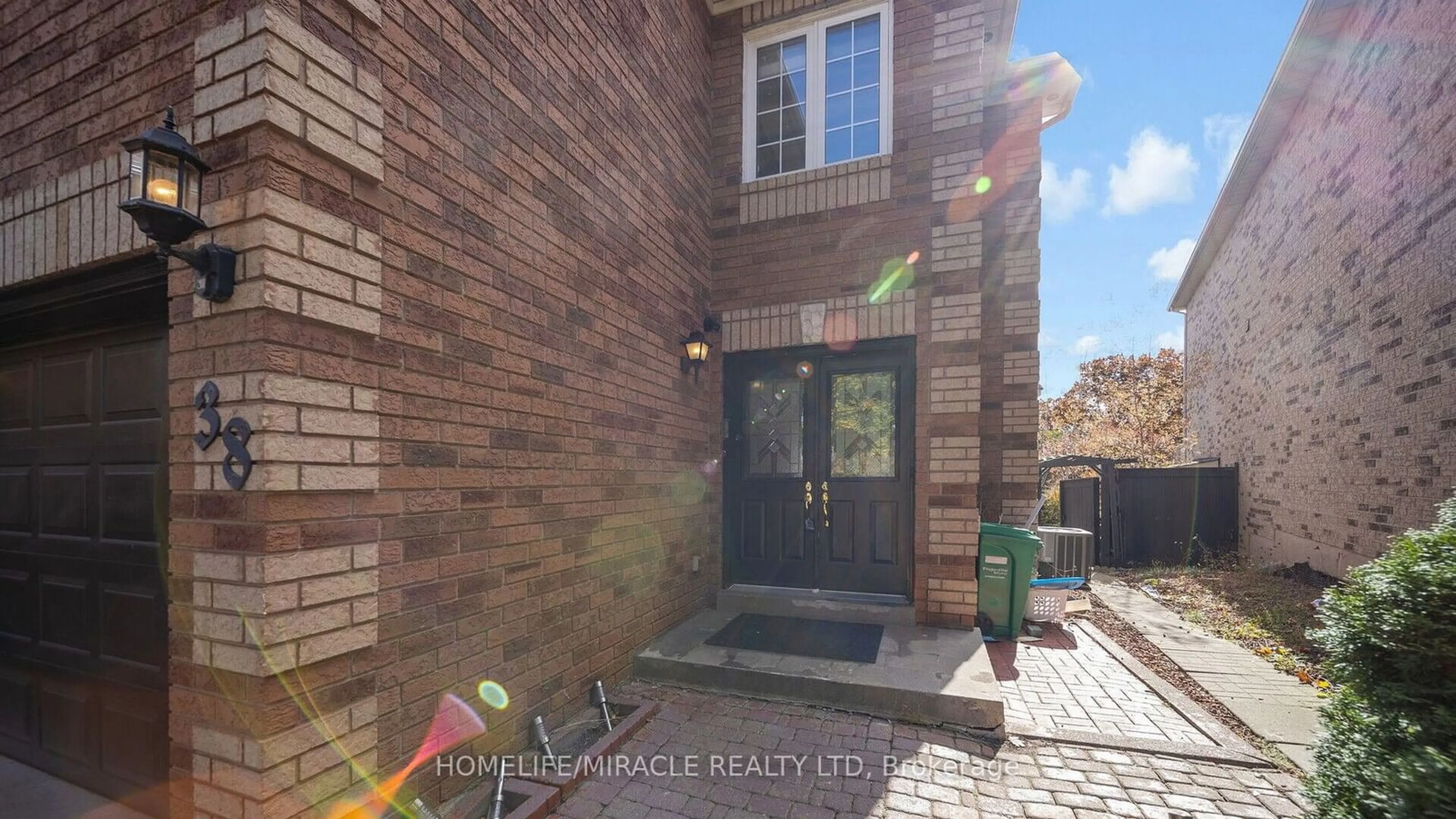 Home with brick exterior material for 38 Salem Crt, Brampton Ontario L6V 4J8